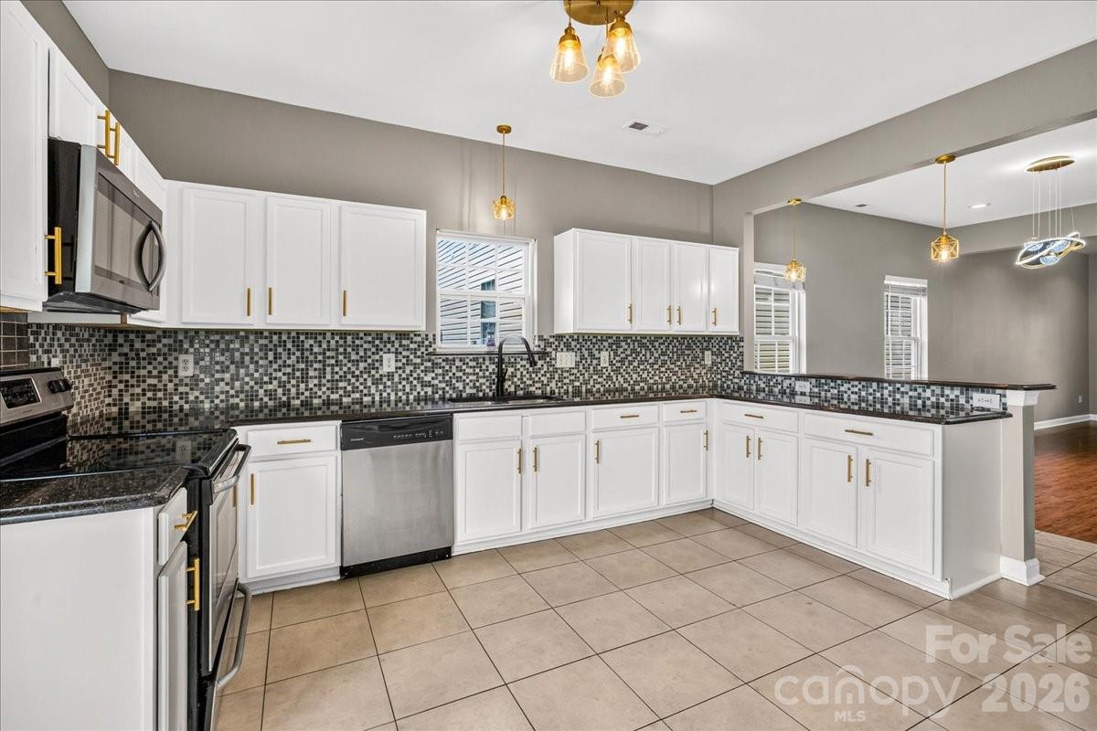 6410 Castlewynd Court — Charlotte