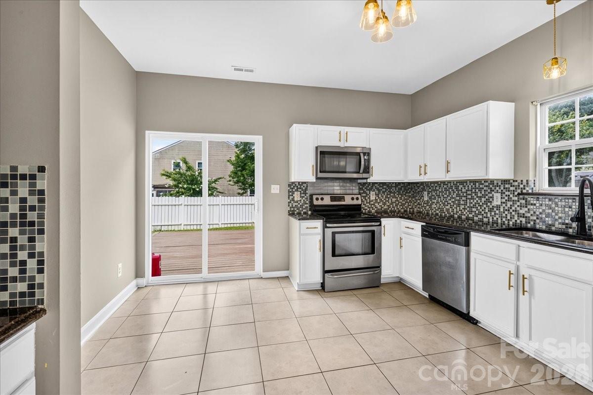 6410 Castlewynd Court — Charlotte
