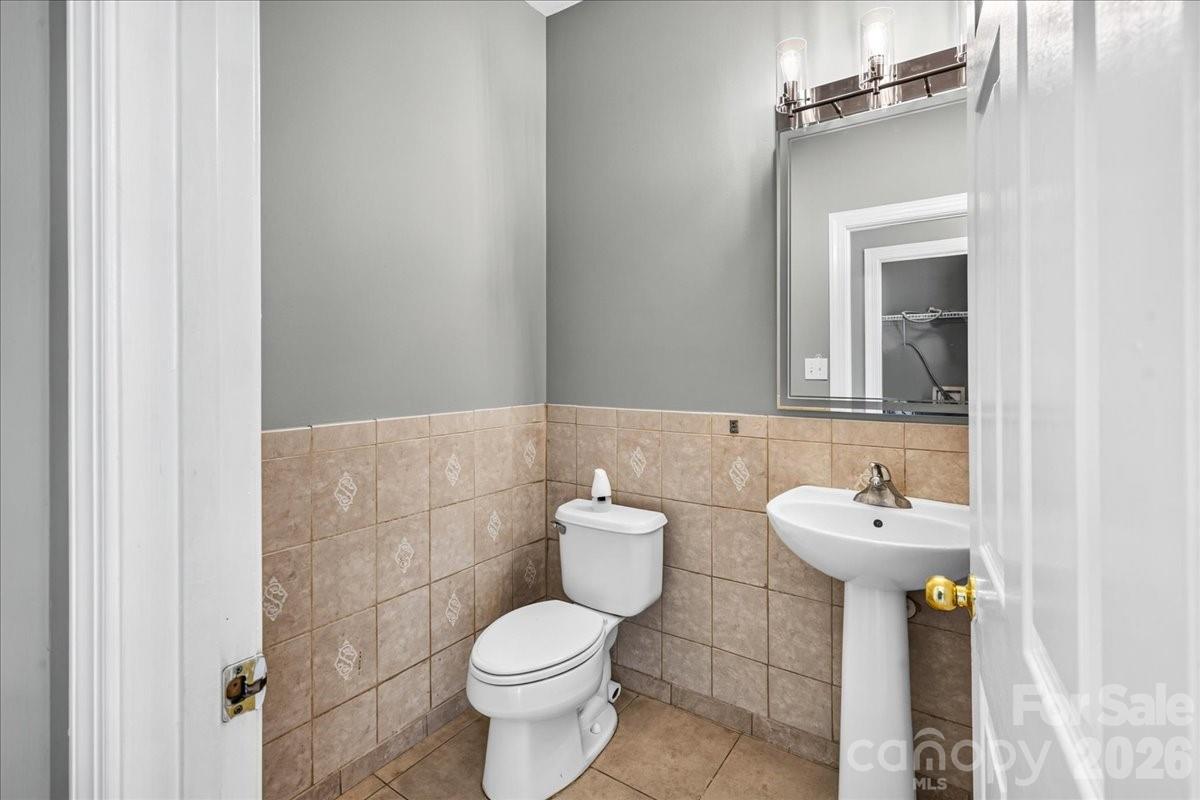 6410 Castlewynd Court — Charlotte