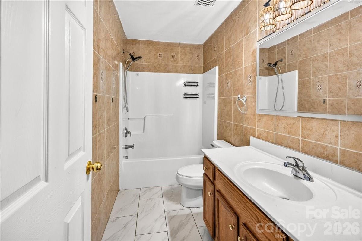 6410 Castlewynd Court — Charlotte