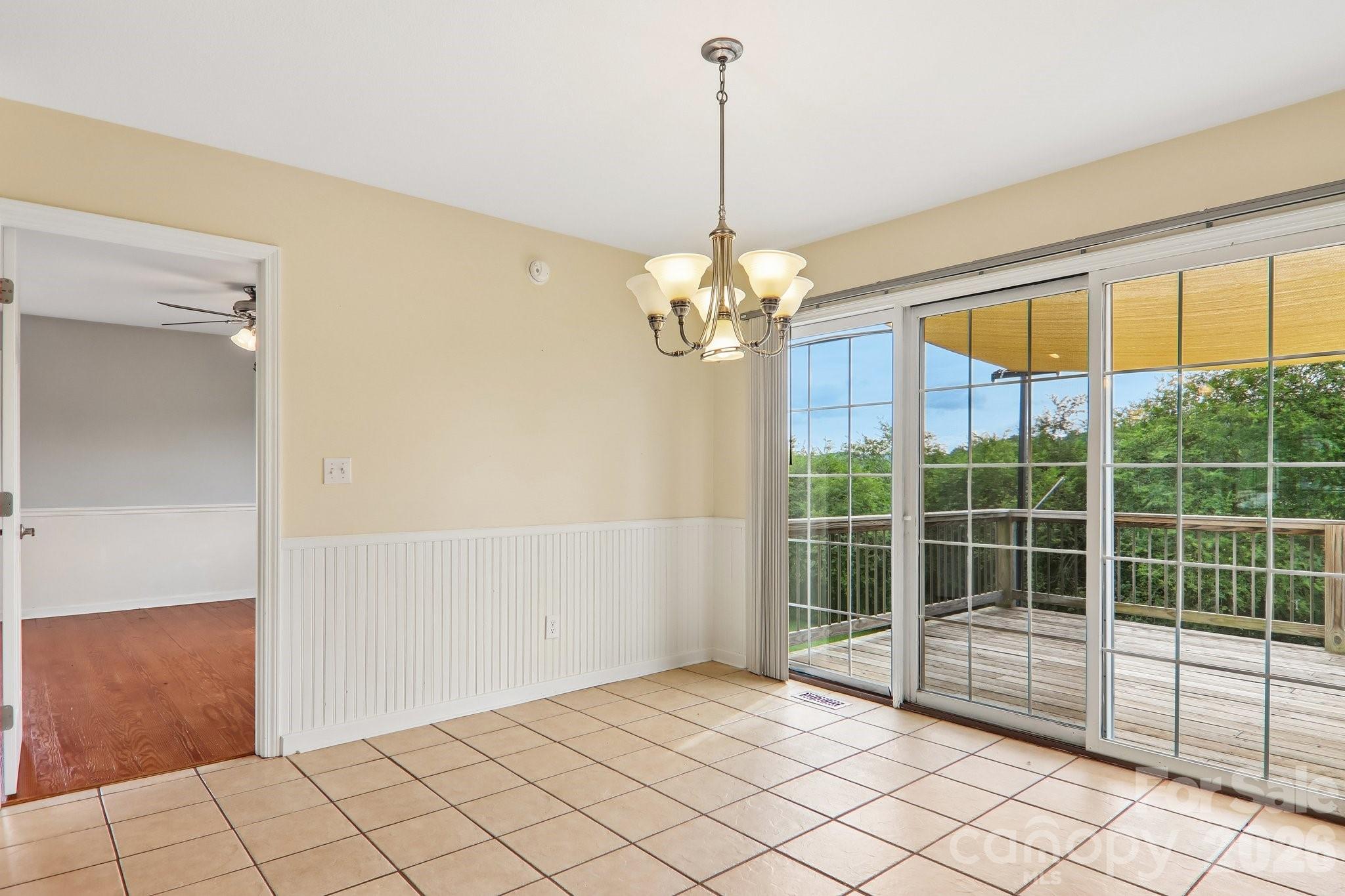 20 Amber Drive — Horse Shoe