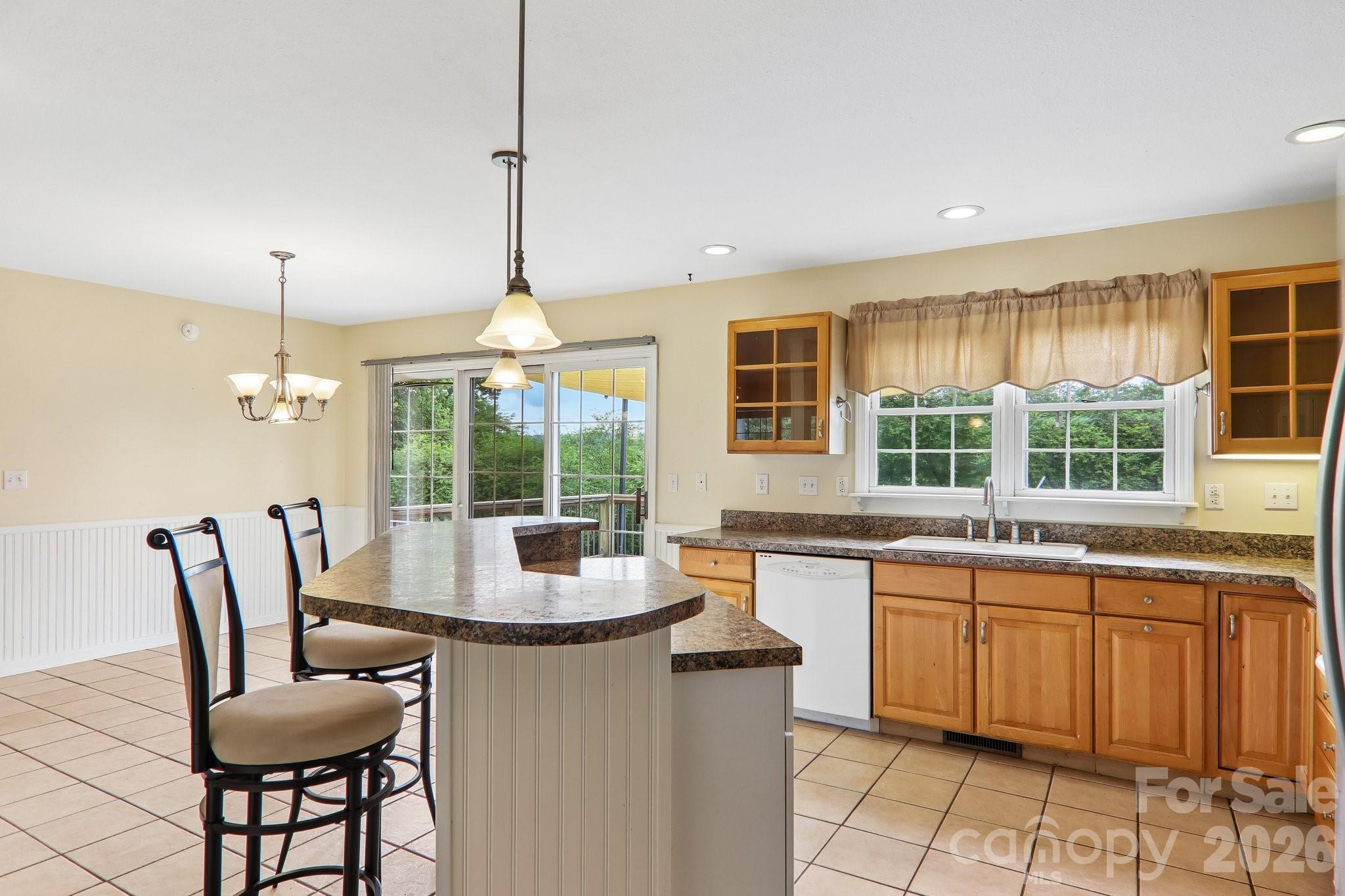 20 Amber Drive — Horse Shoe
