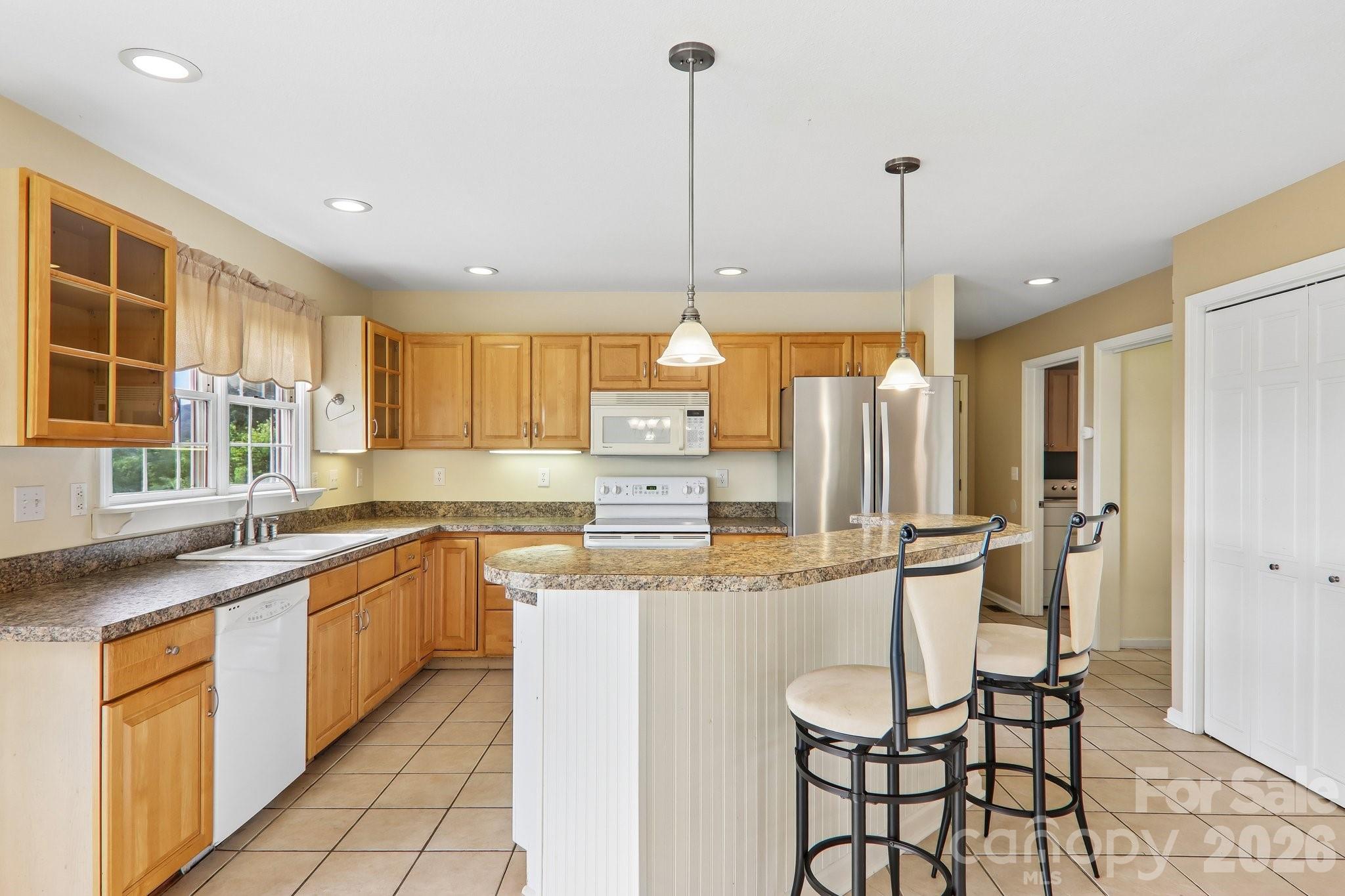 20 Amber Drive — Horse Shoe