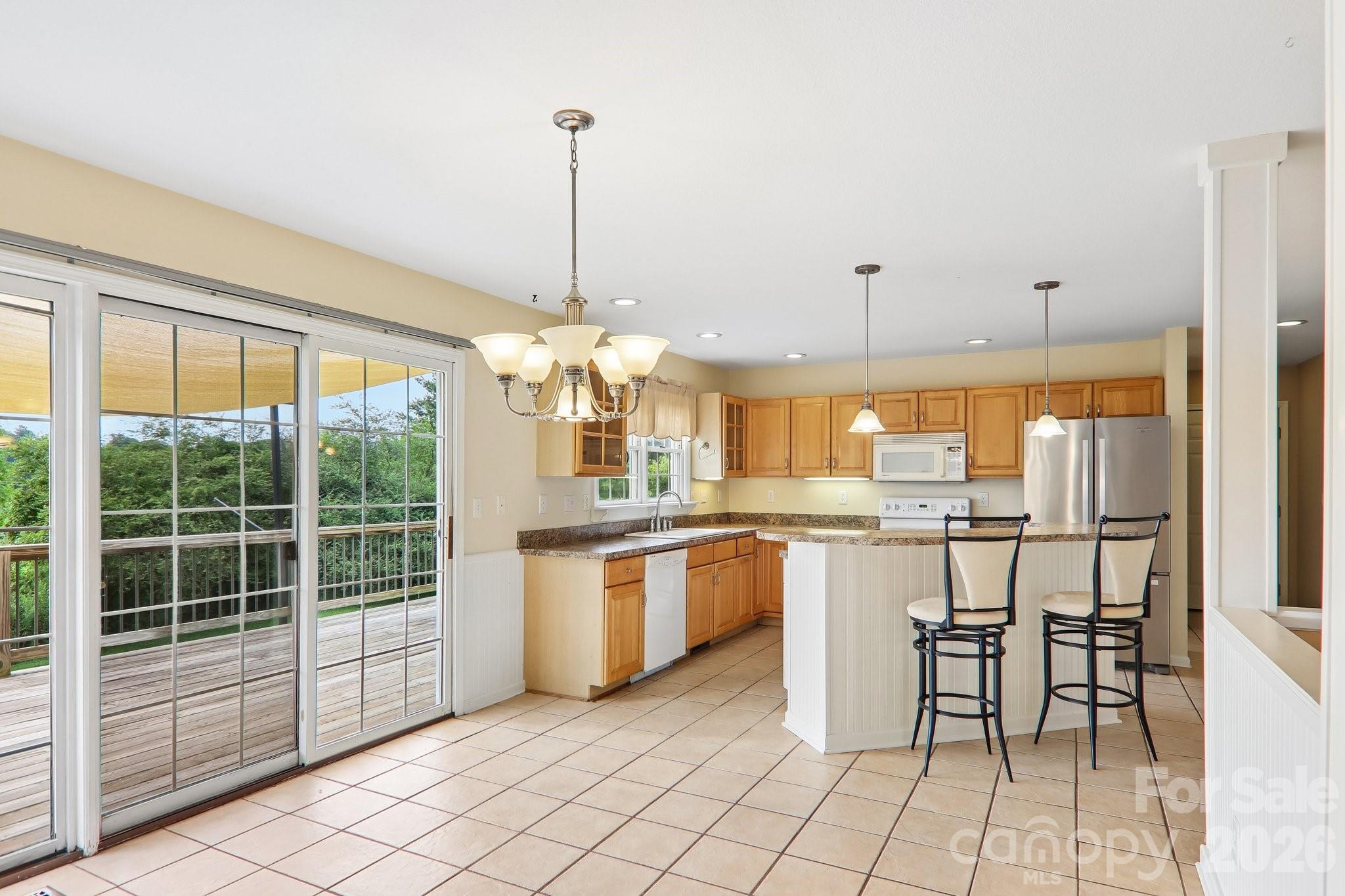 20 Amber Drive — Horse Shoe