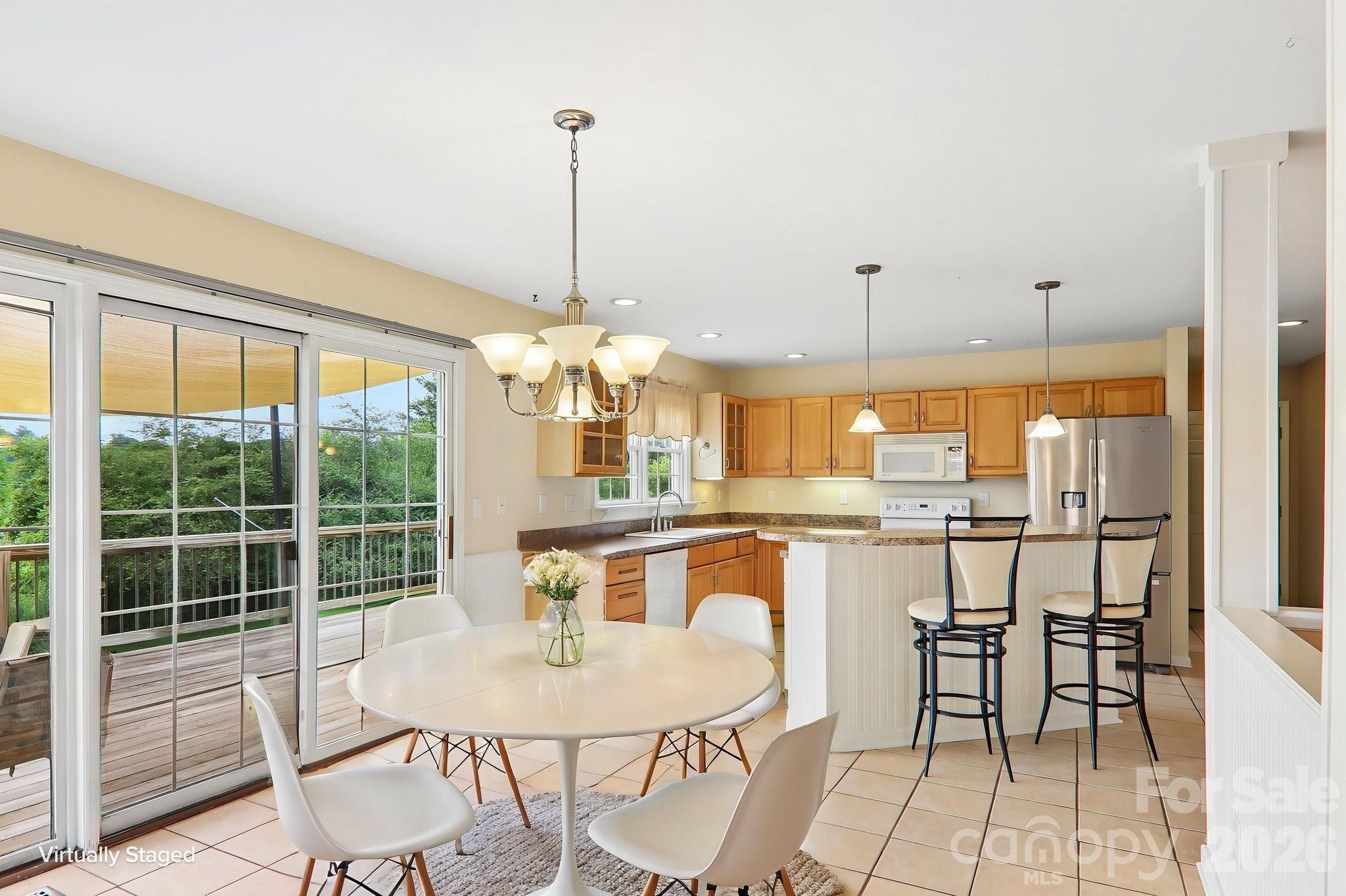 20 Amber Drive — Horse Shoe
