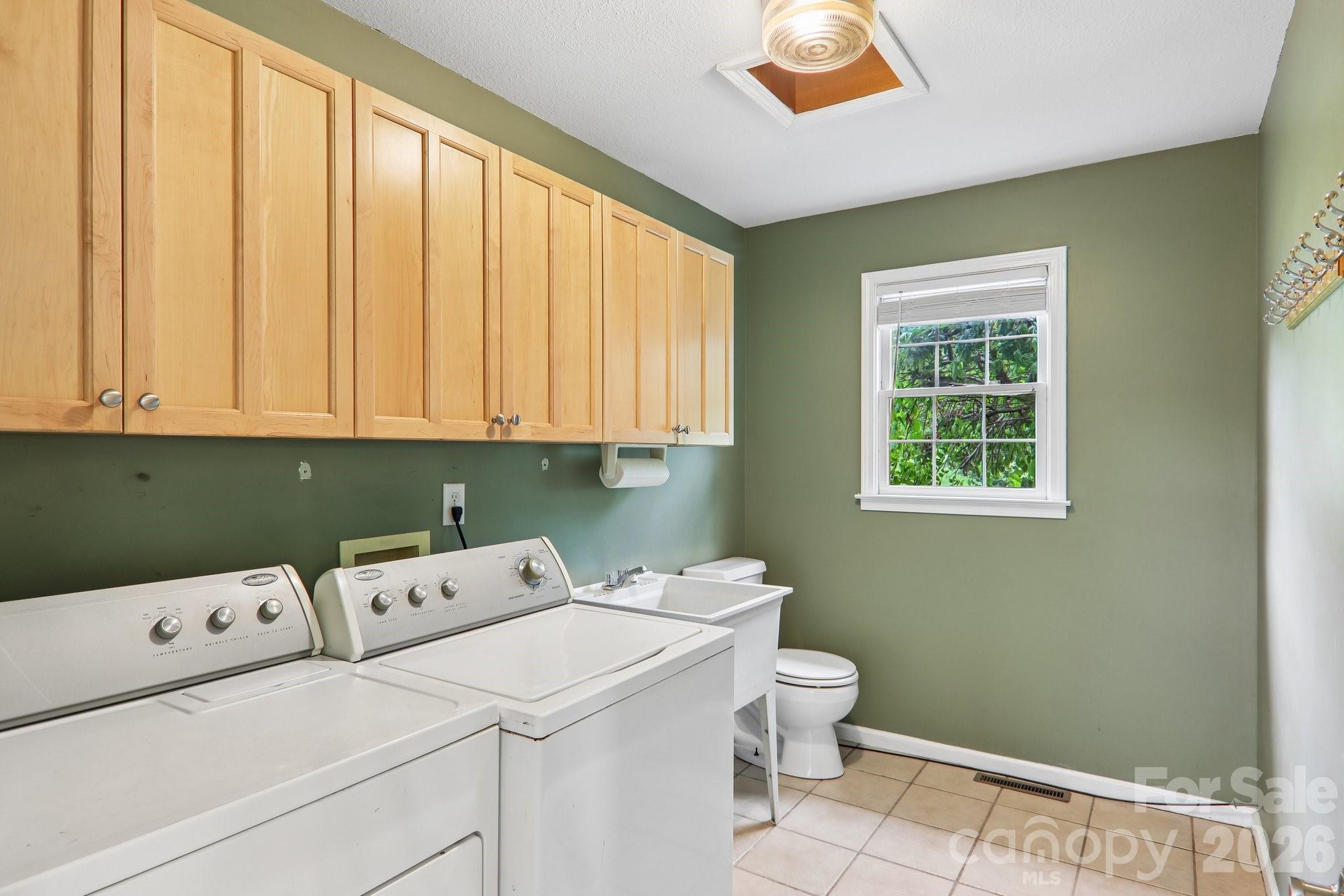20 Amber Drive — Horse Shoe