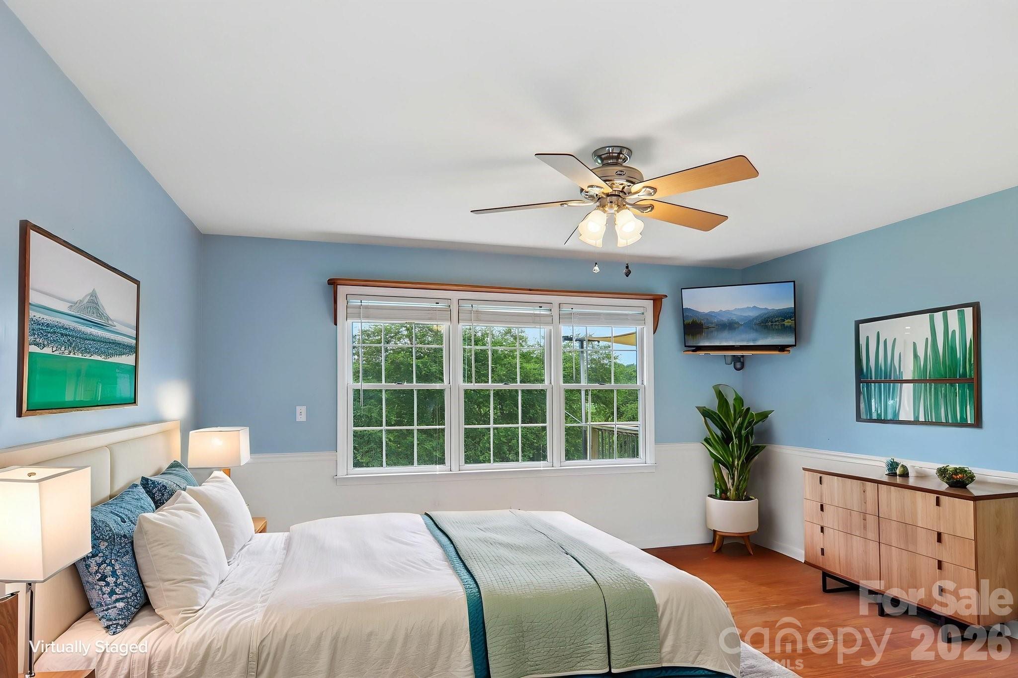 20 Amber Drive — Horse Shoe