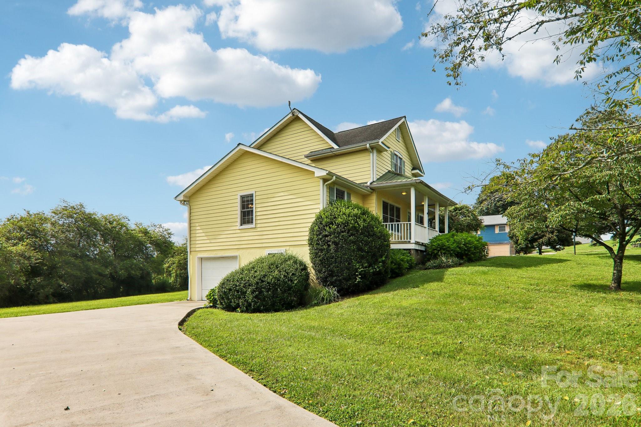 20 Amber Drive — Horse Shoe