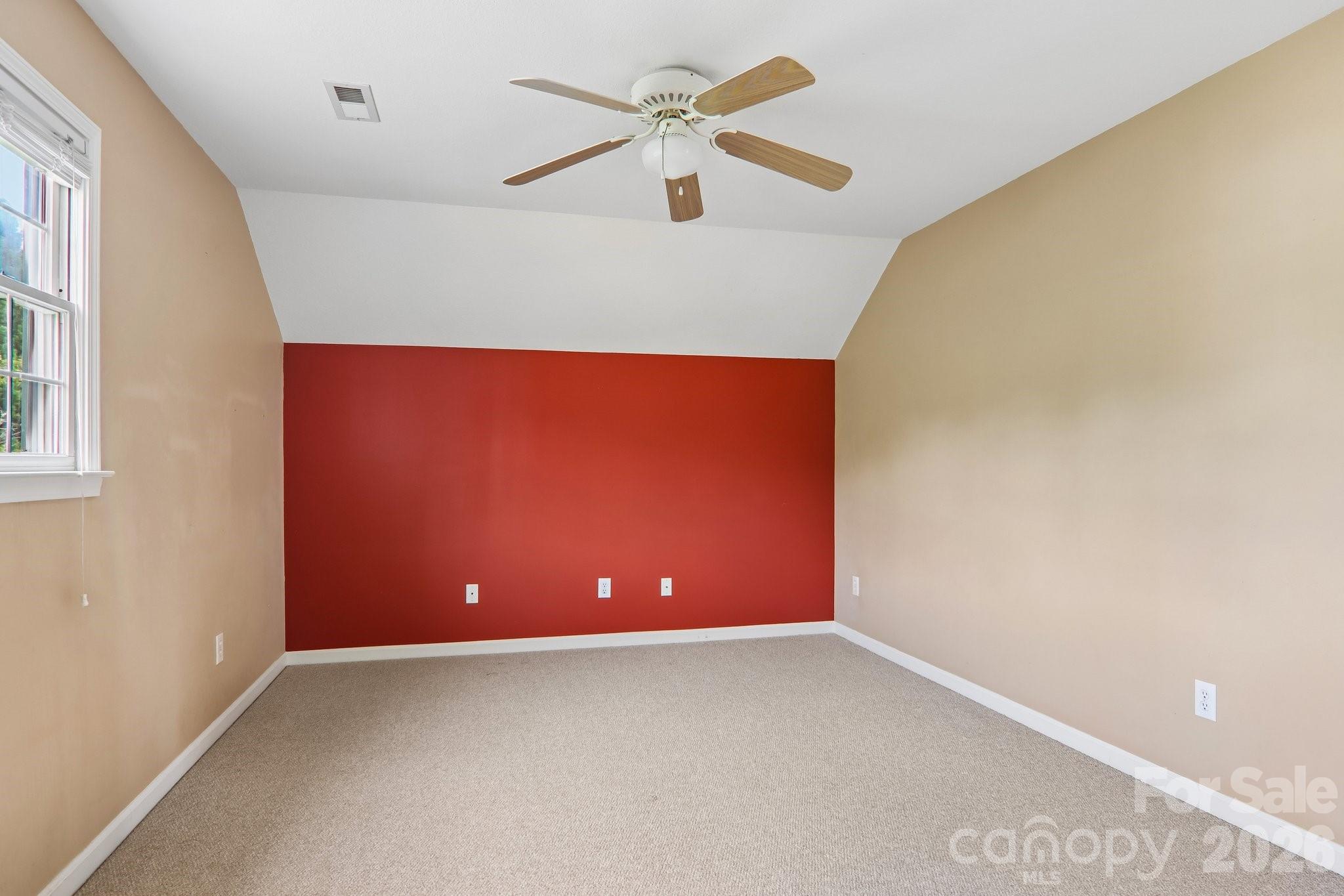 20 Amber Drive — Horse Shoe