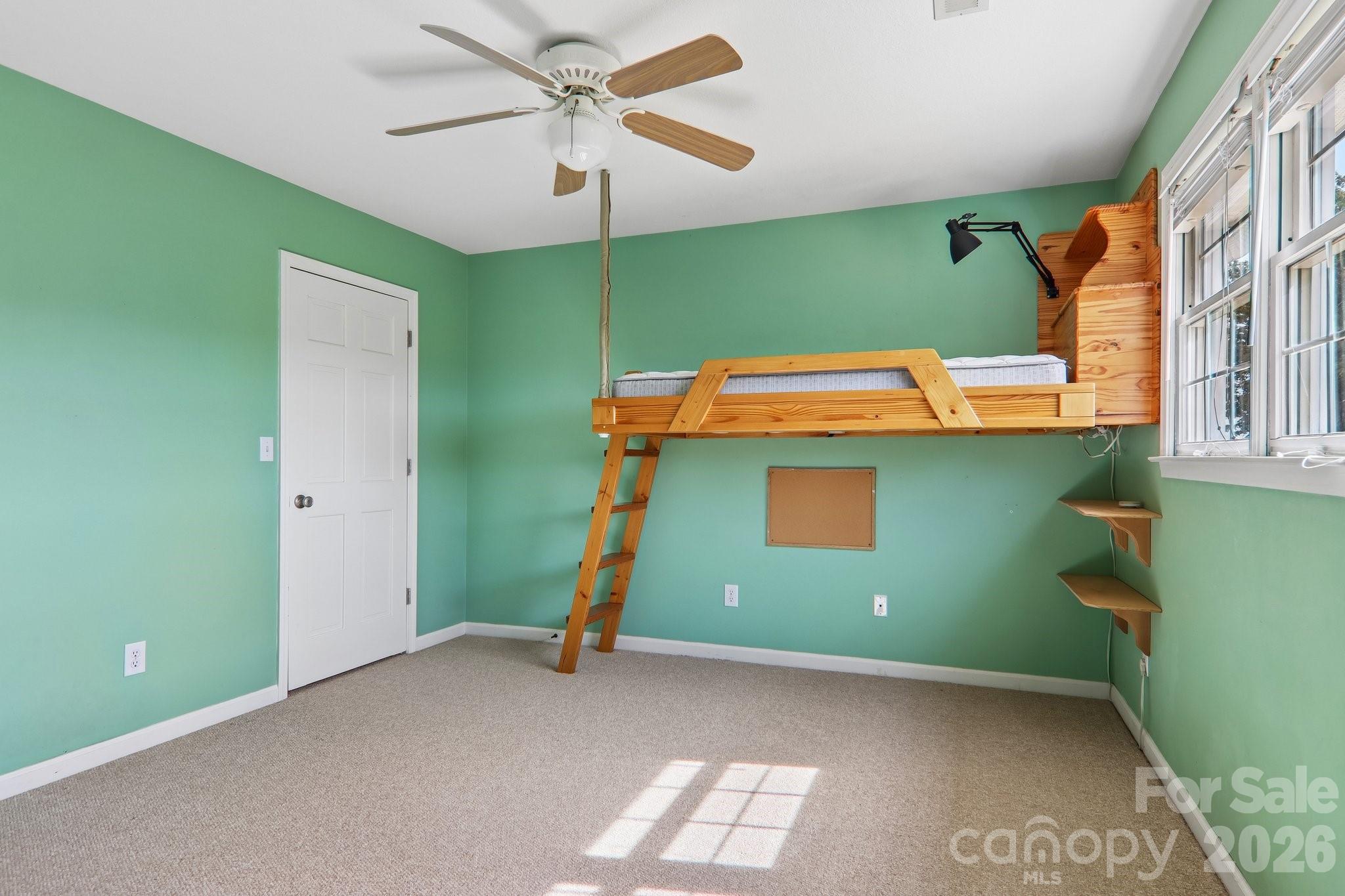 20 Amber Drive — Horse Shoe