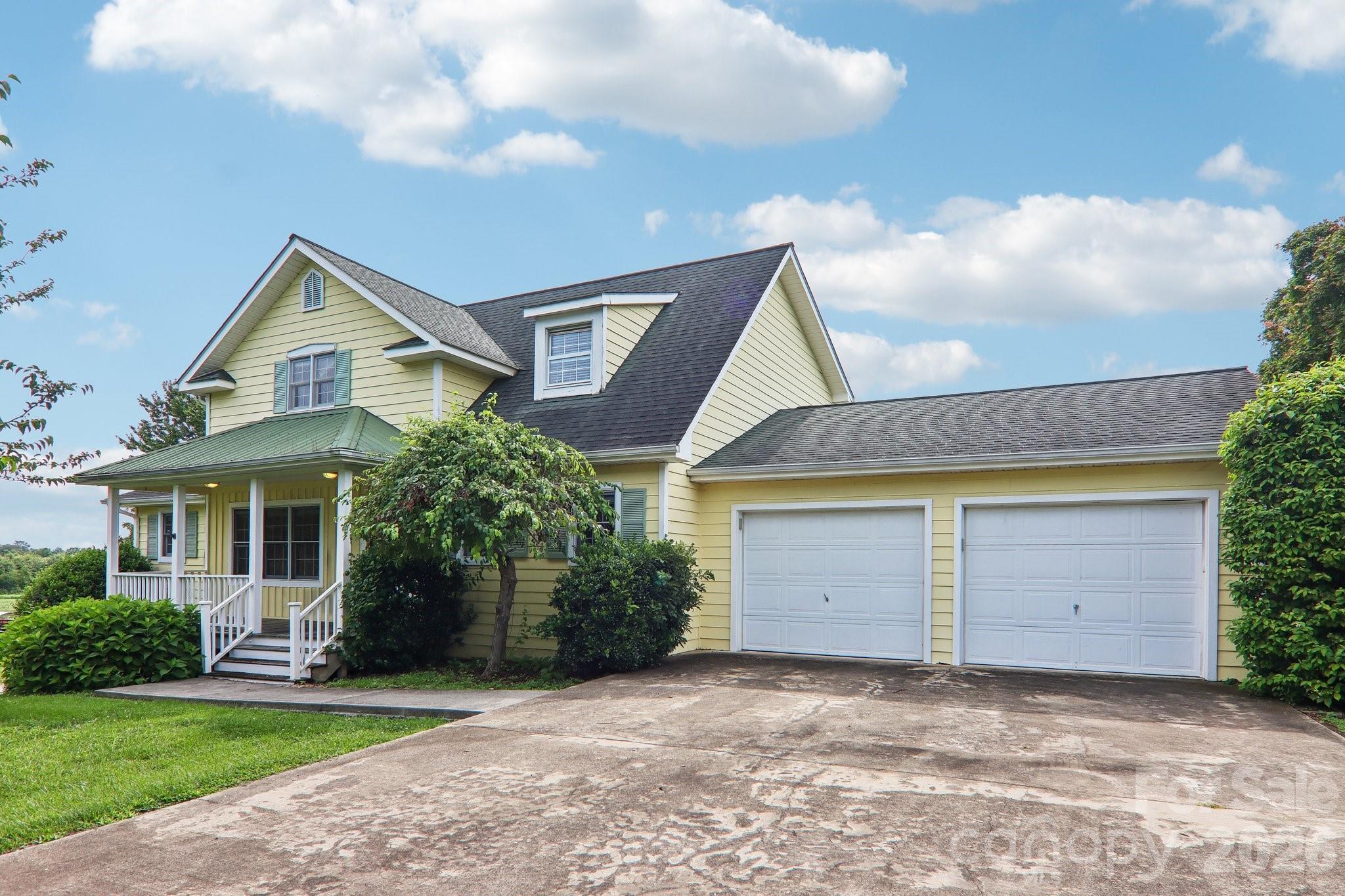 20 Amber Drive — Horse Shoe