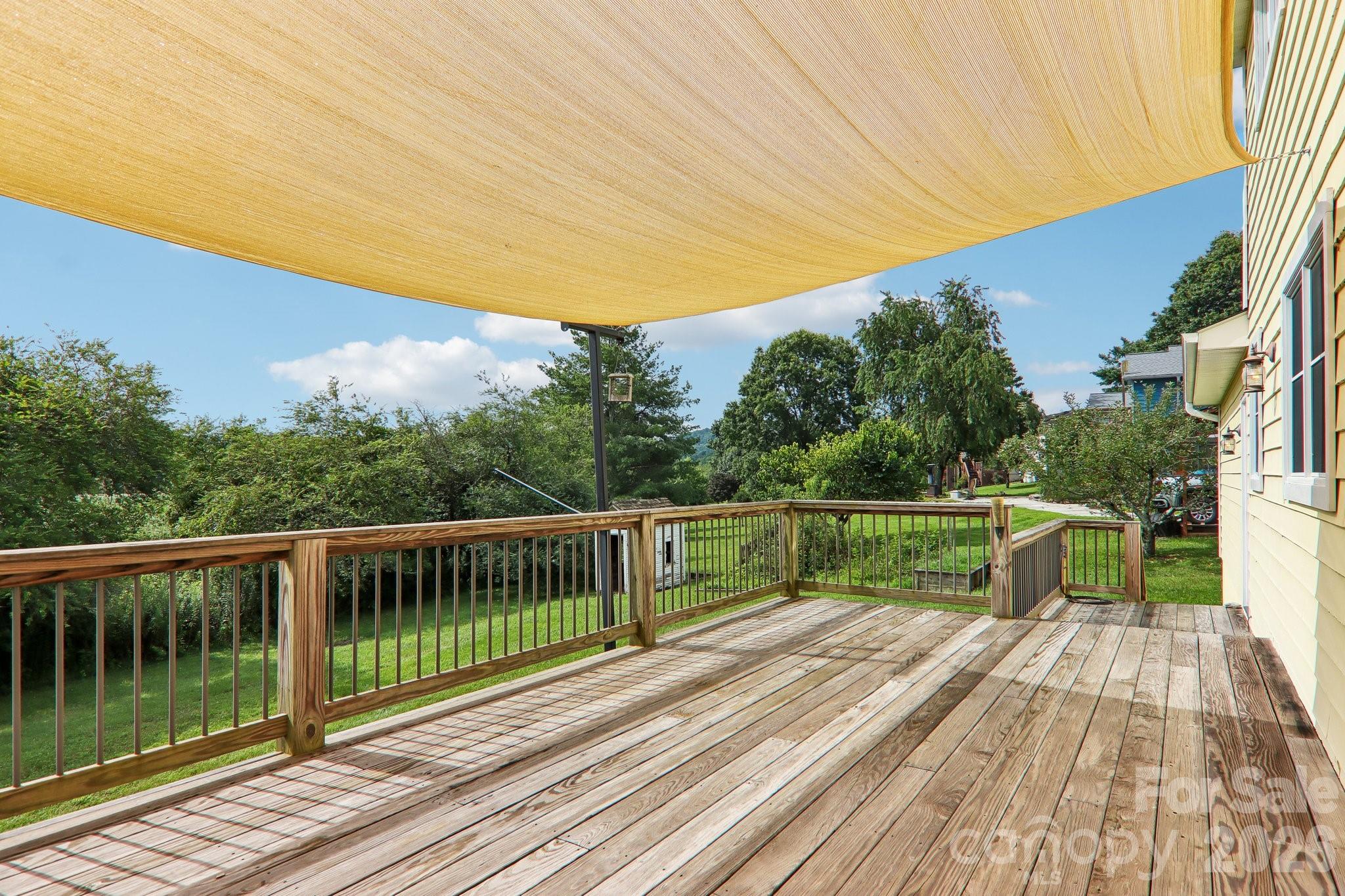 20 Amber Drive — Horse Shoe