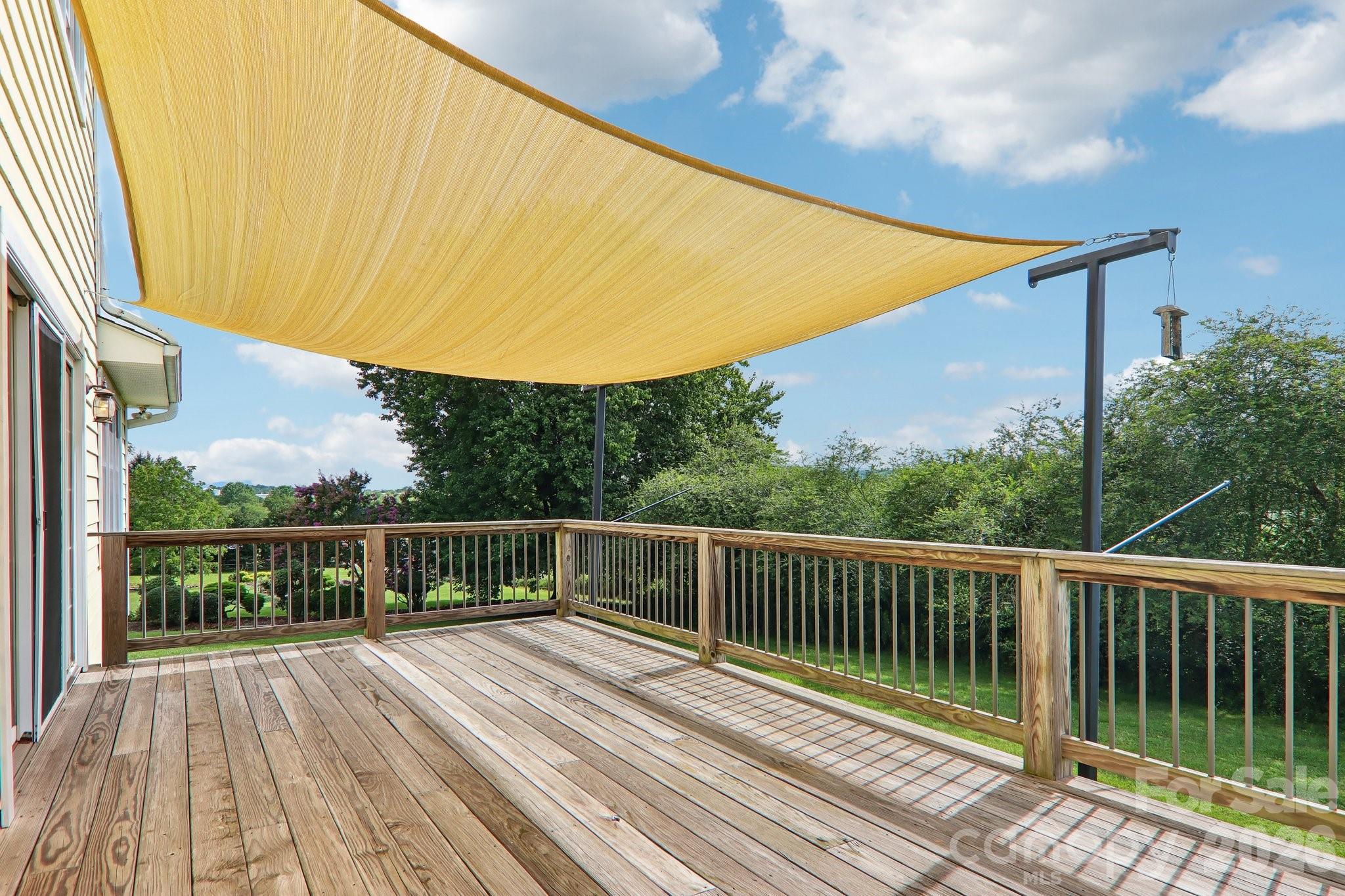 20 Amber Drive — Horse Shoe