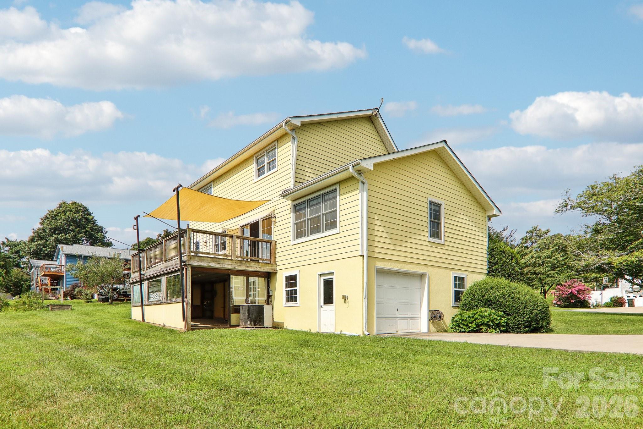 20 Amber Drive — Horse Shoe