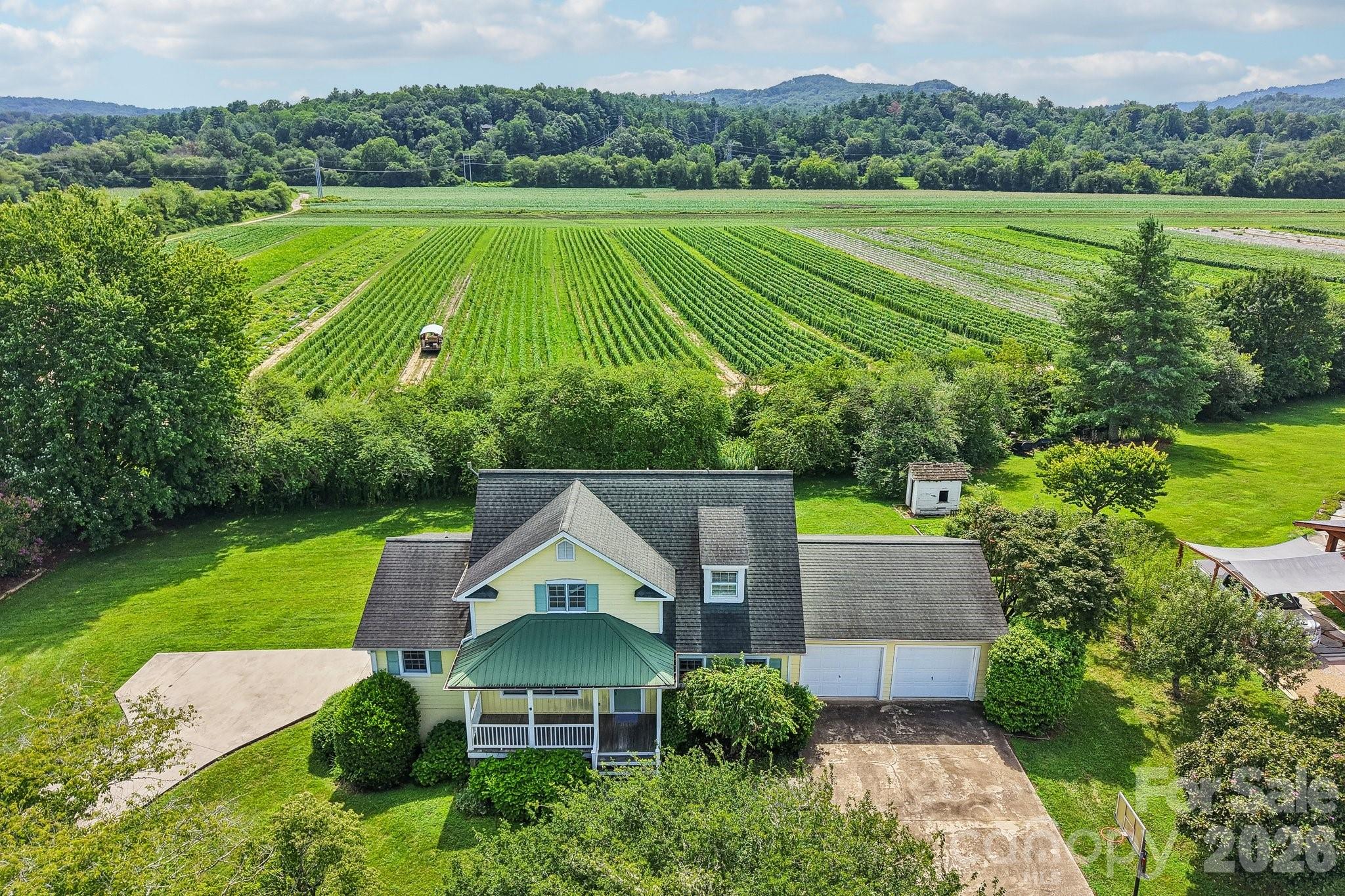 20 Amber Drive — Horse Shoe
