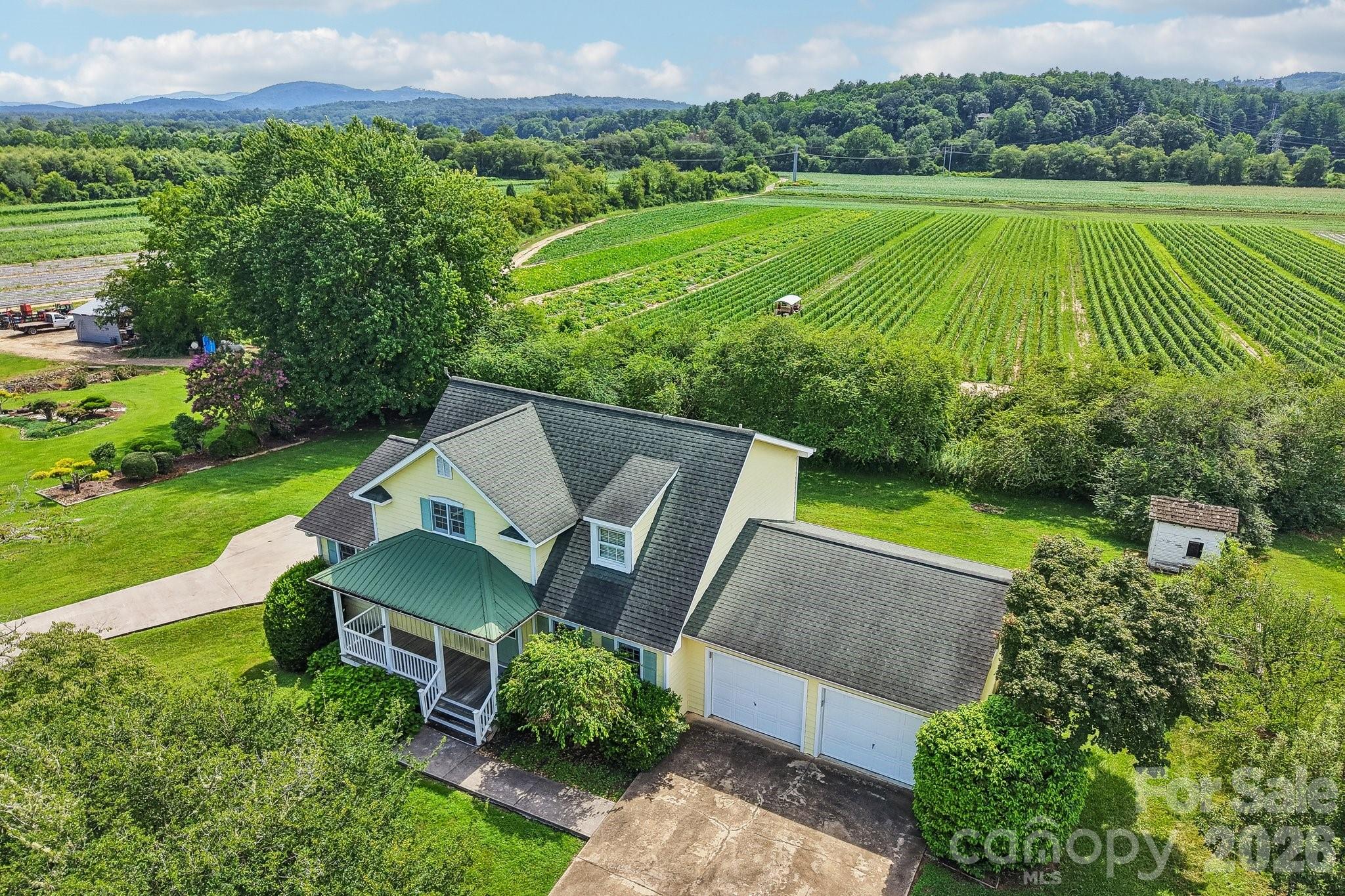 20 Amber Drive — Horse Shoe