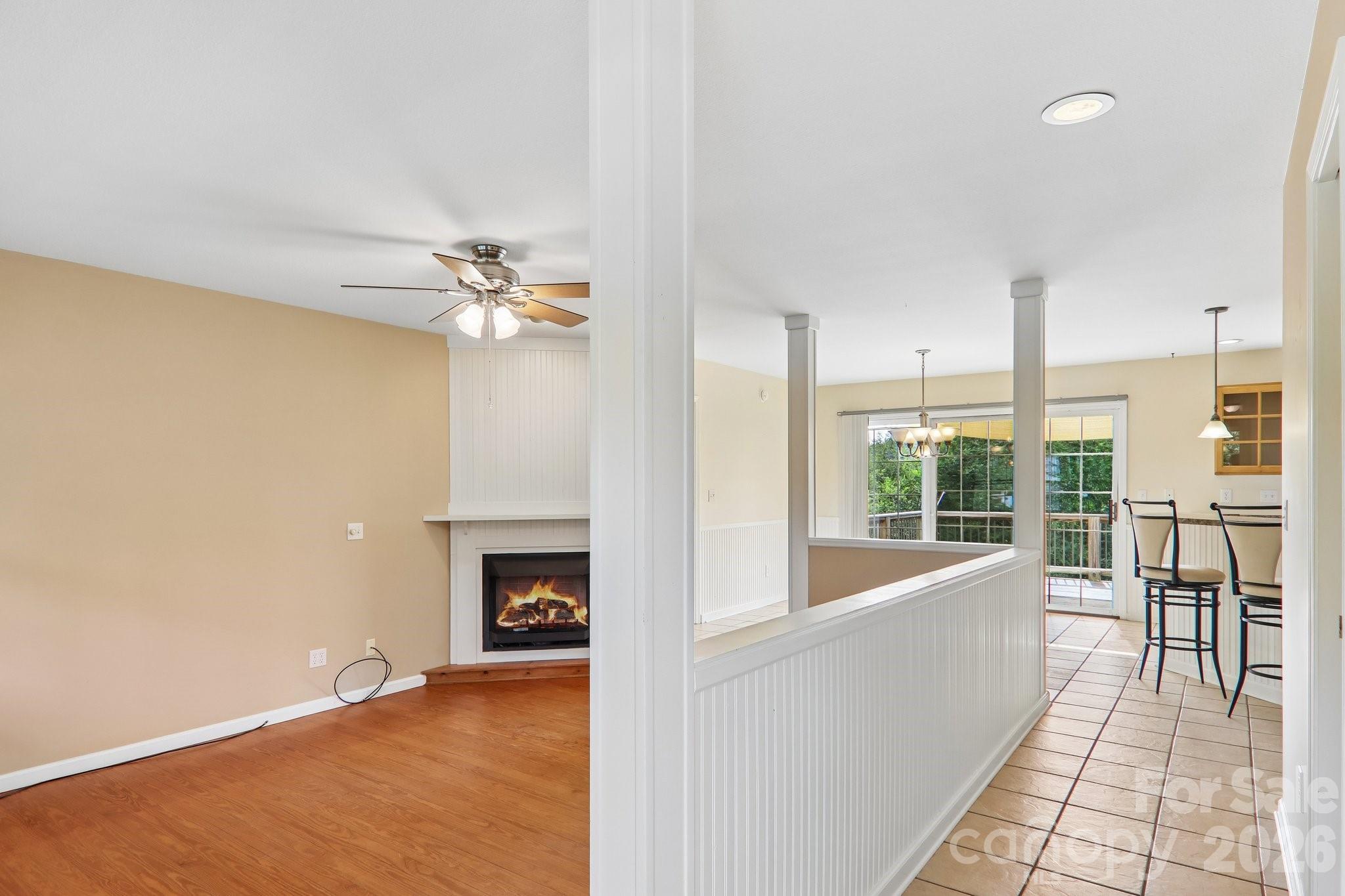 20 Amber Drive — Horse Shoe