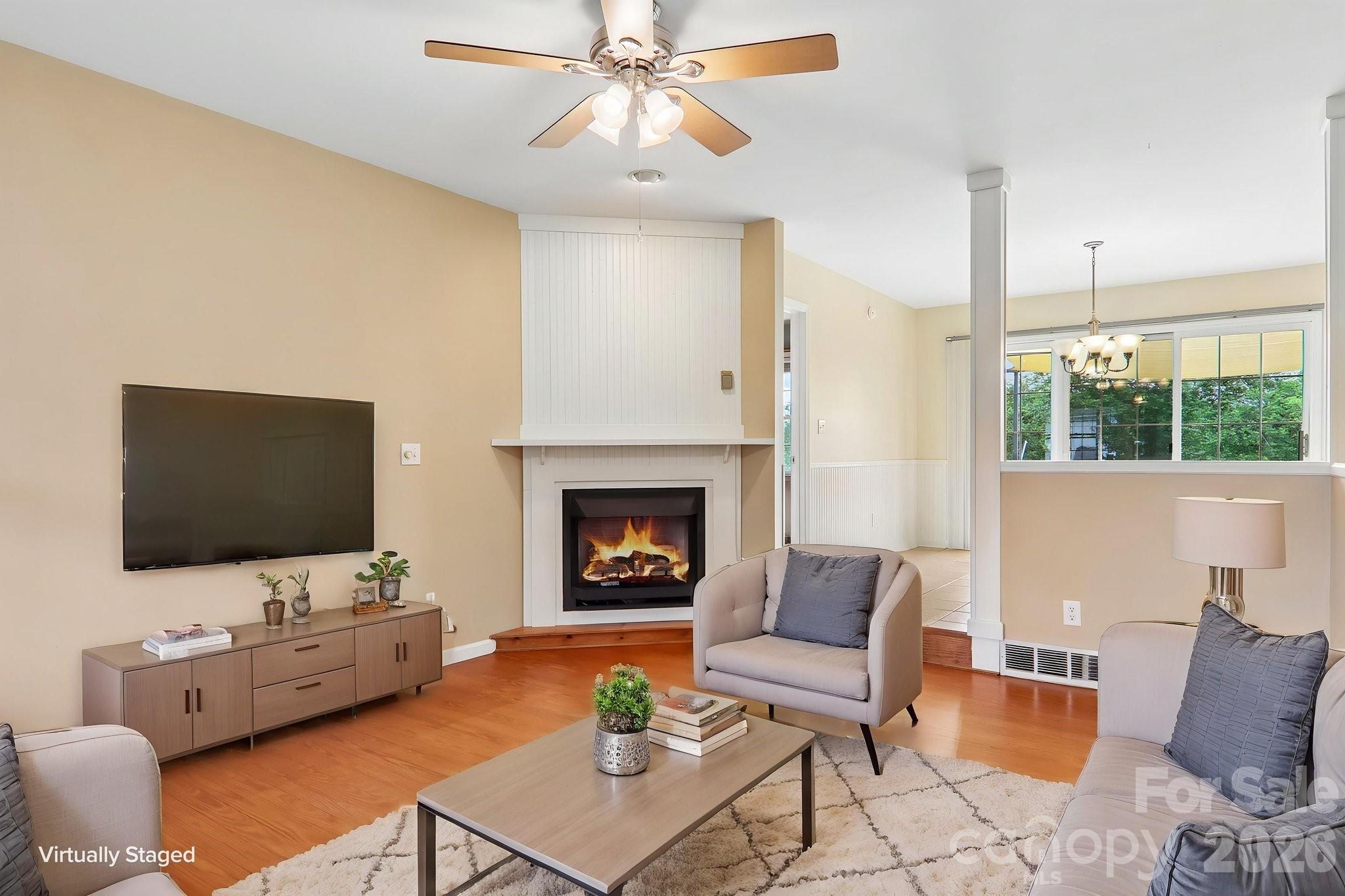 20 Amber Drive — Horse Shoe