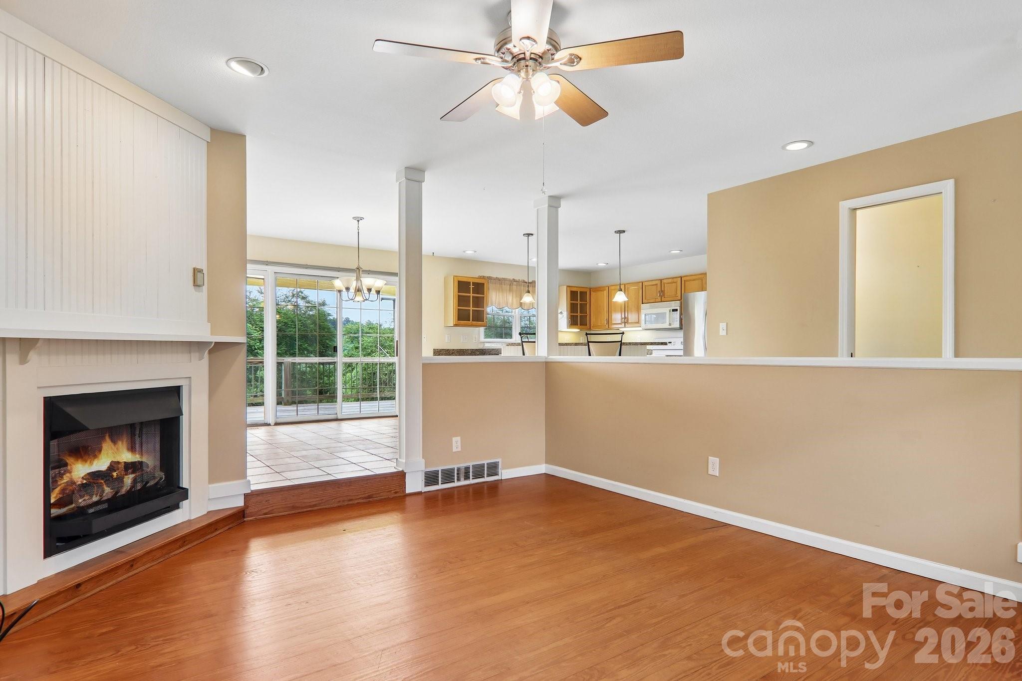 20 Amber Drive — Horse Shoe
