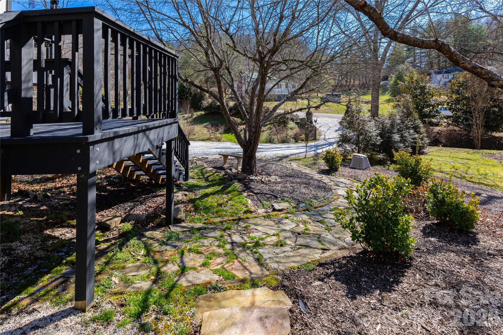 5 Northlake Drive — Weaverville