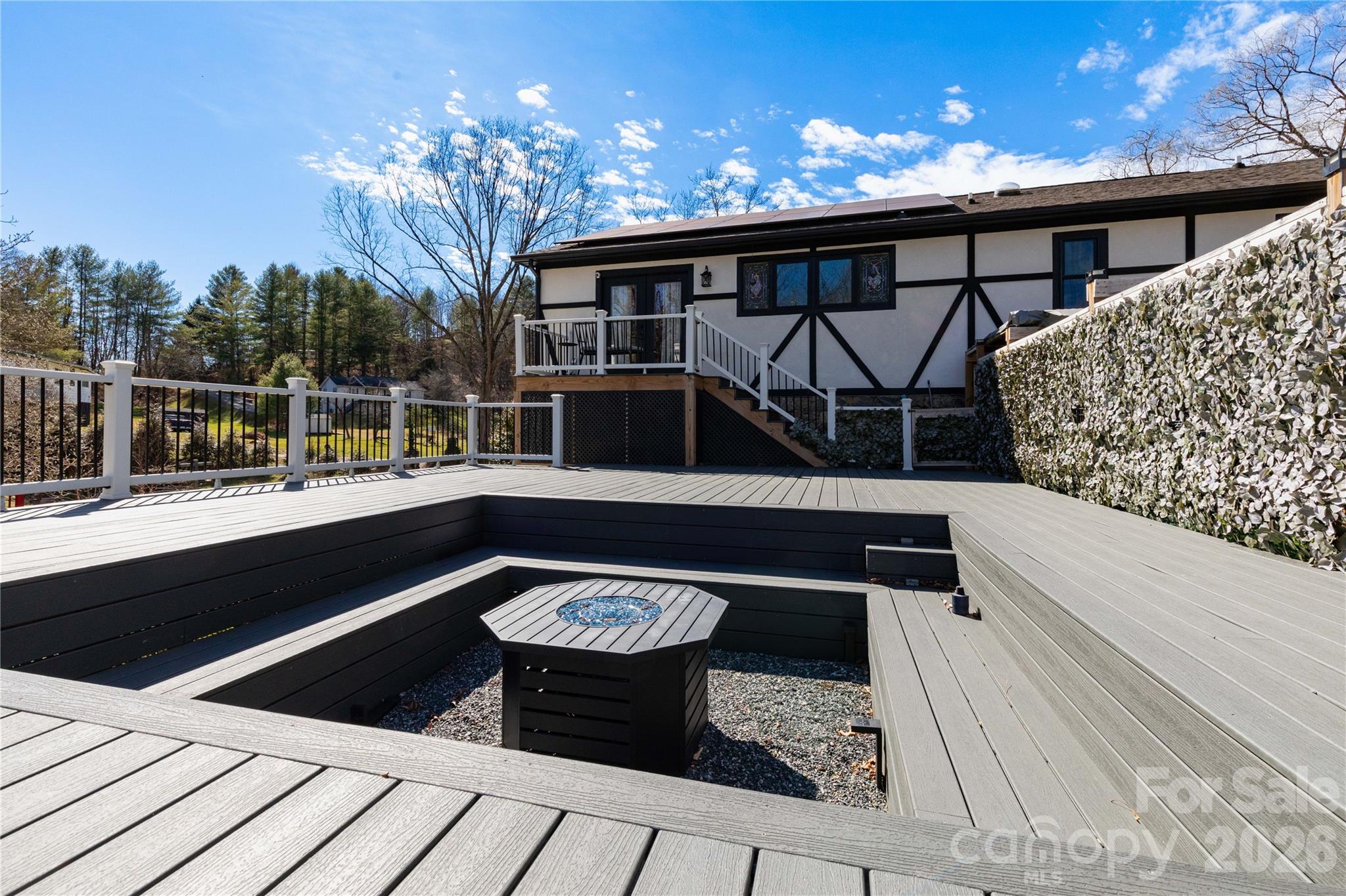 5 Northlake Drive — Weaverville