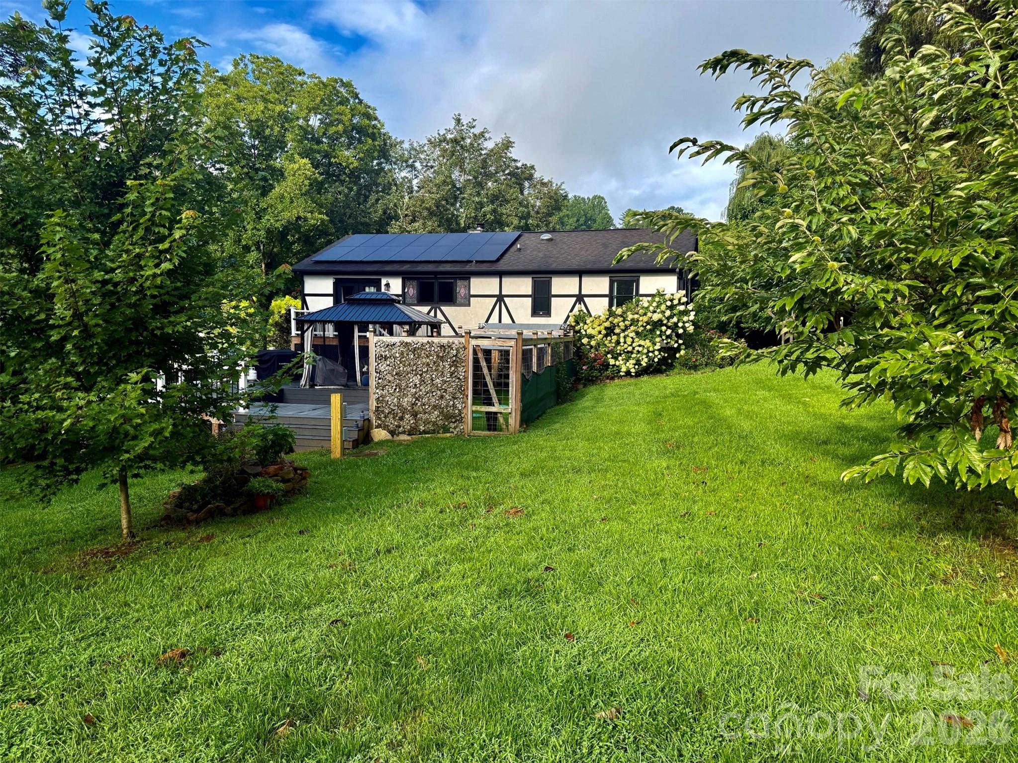 5 Northlake Drive — Weaverville