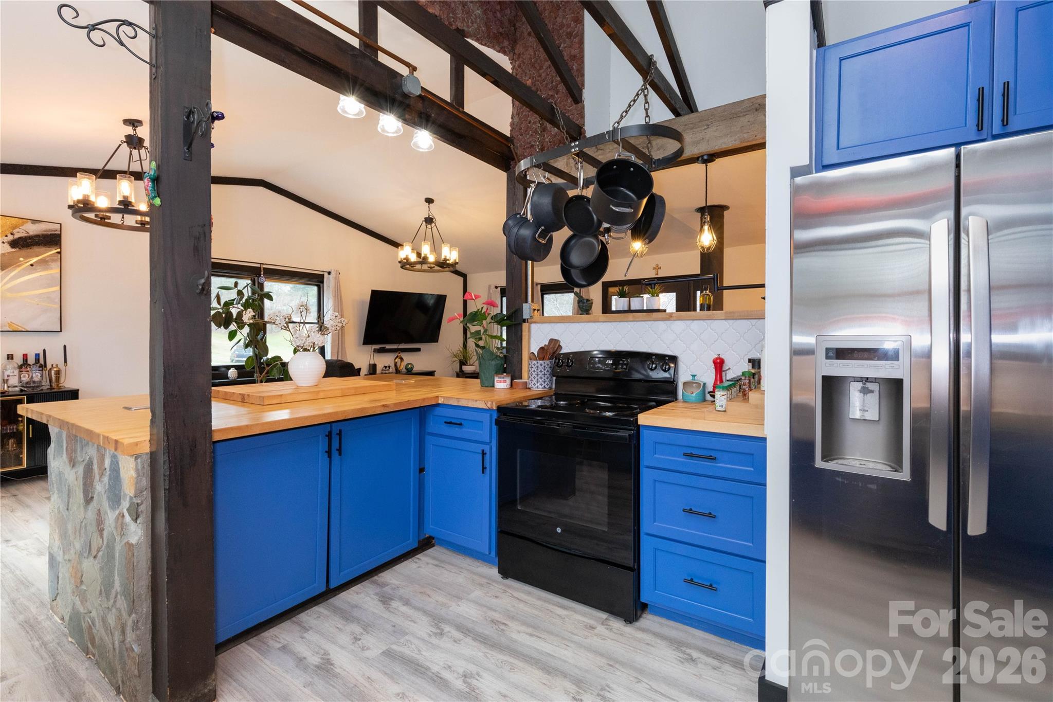 5 Northlake Drive — Weaverville