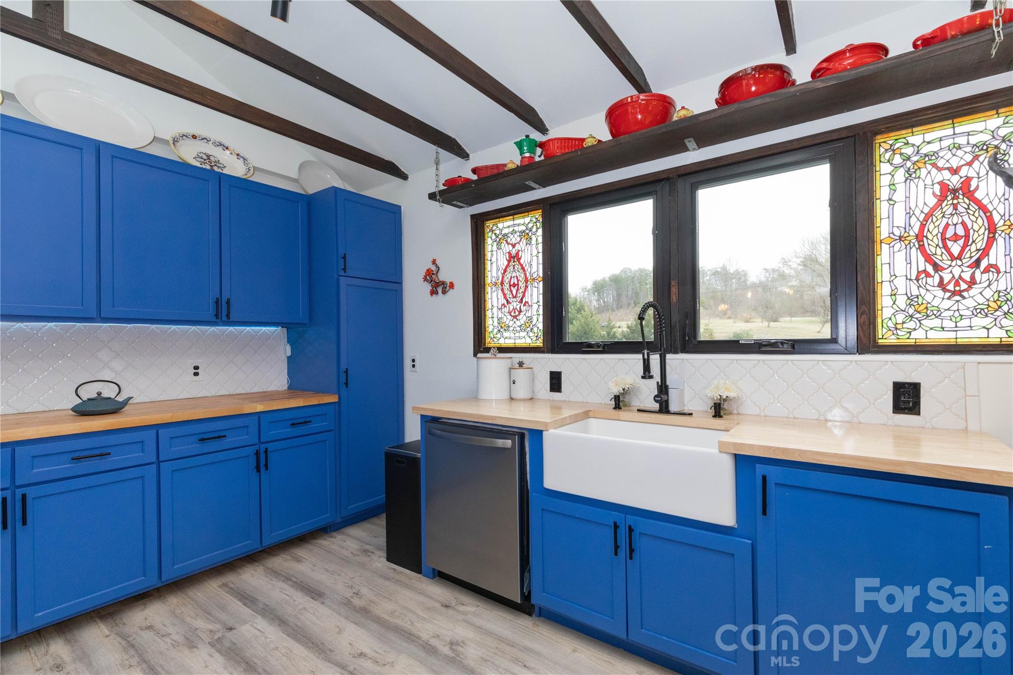 5 Northlake Drive — Weaverville