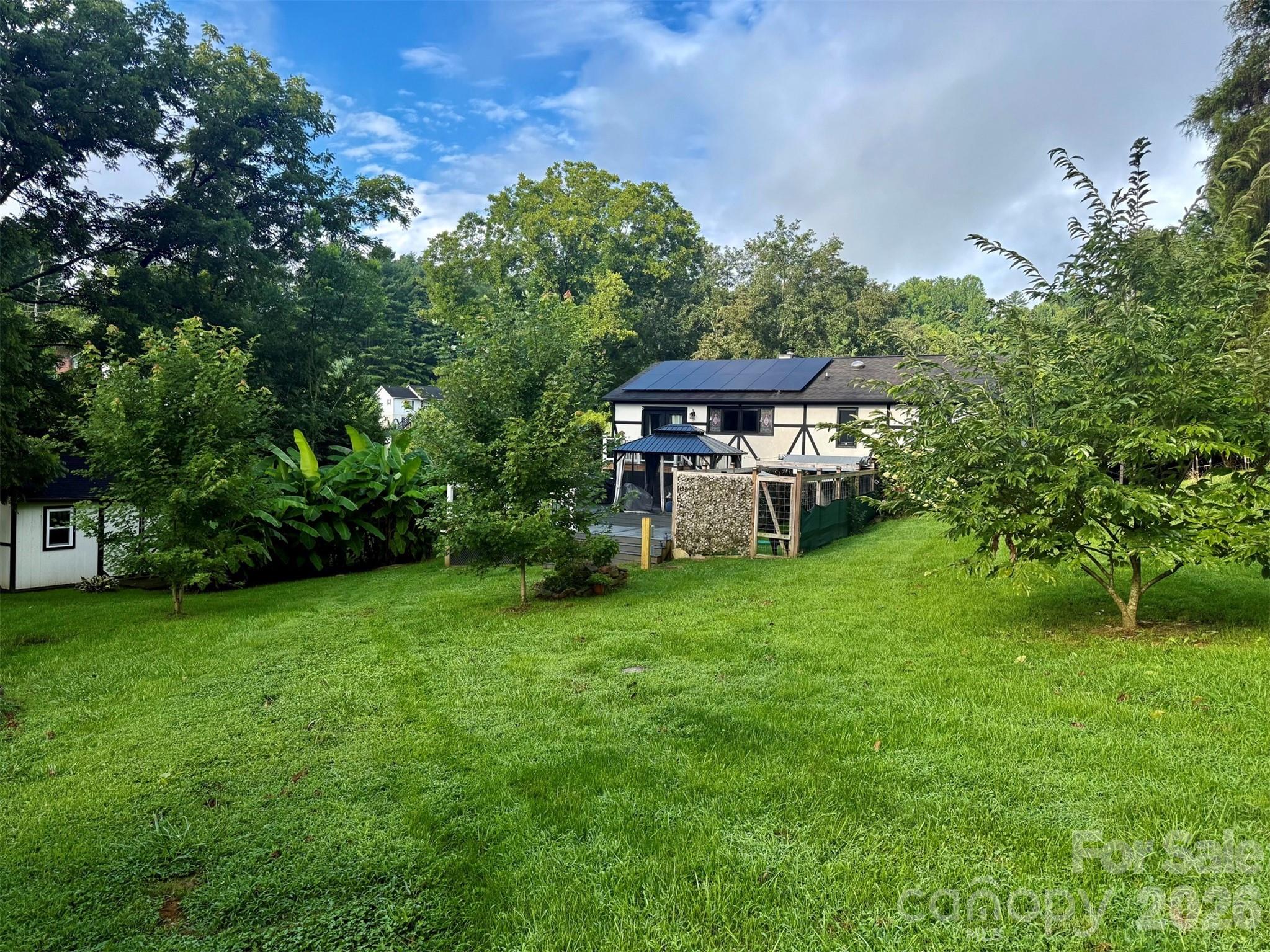 5 Northlake Drive — Weaverville