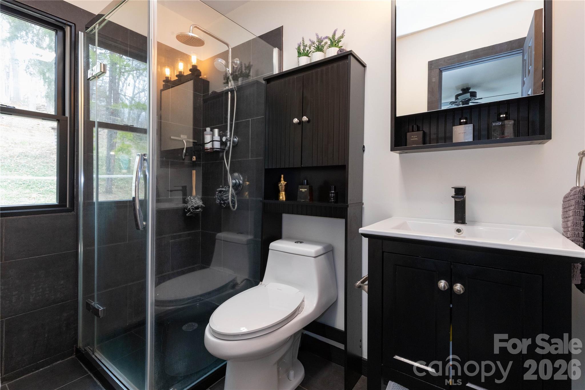 5 Northlake Drive — Weaverville