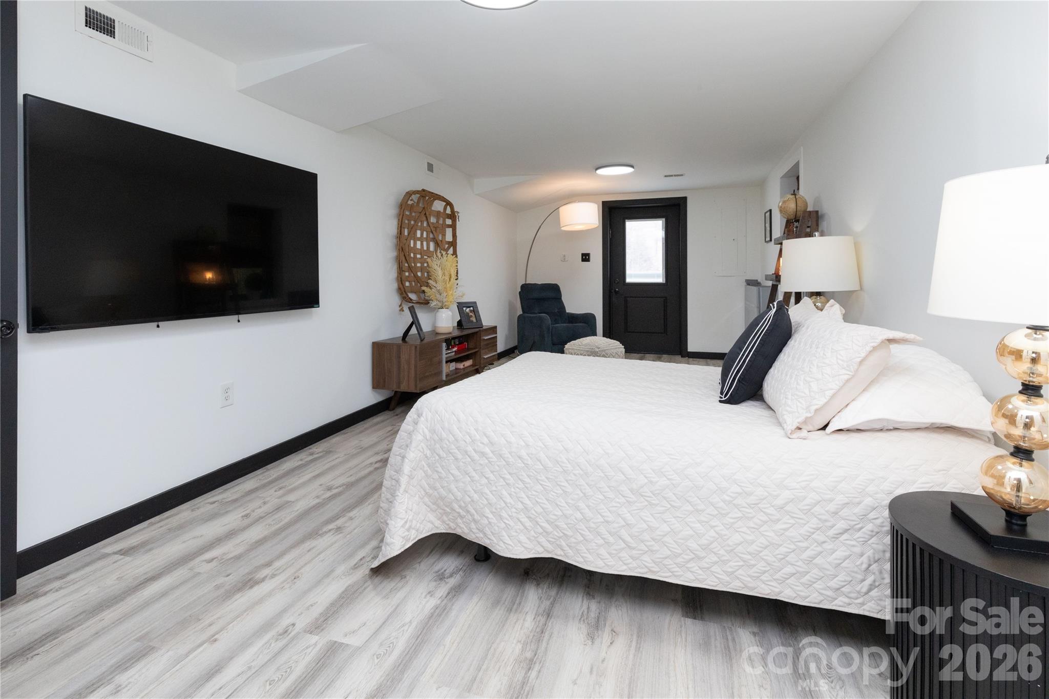 5 Northlake Drive — Weaverville