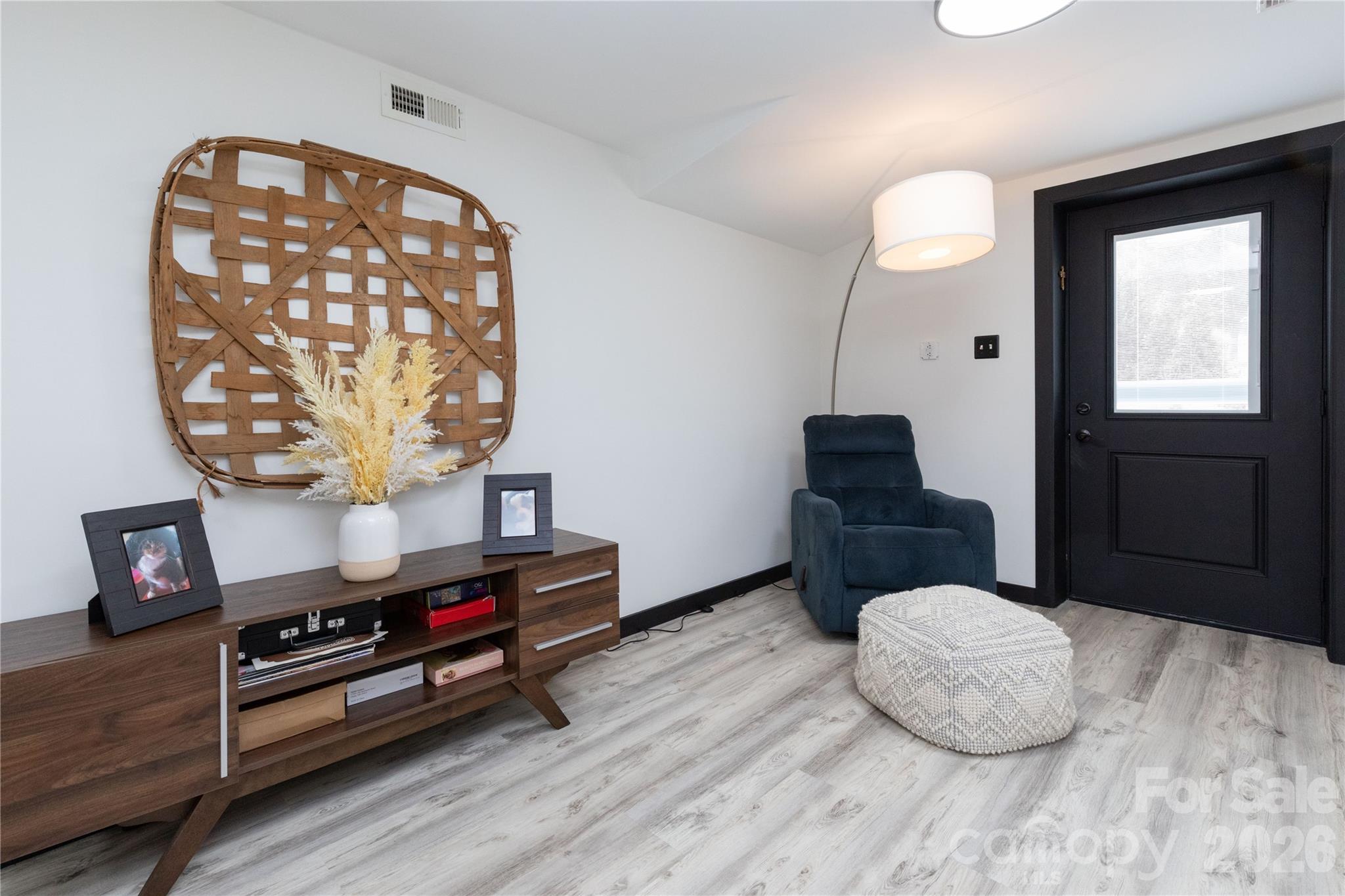 5 Northlake Drive — Weaverville