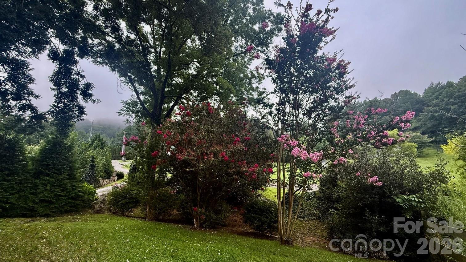 5 Northlake Drive — Weaverville