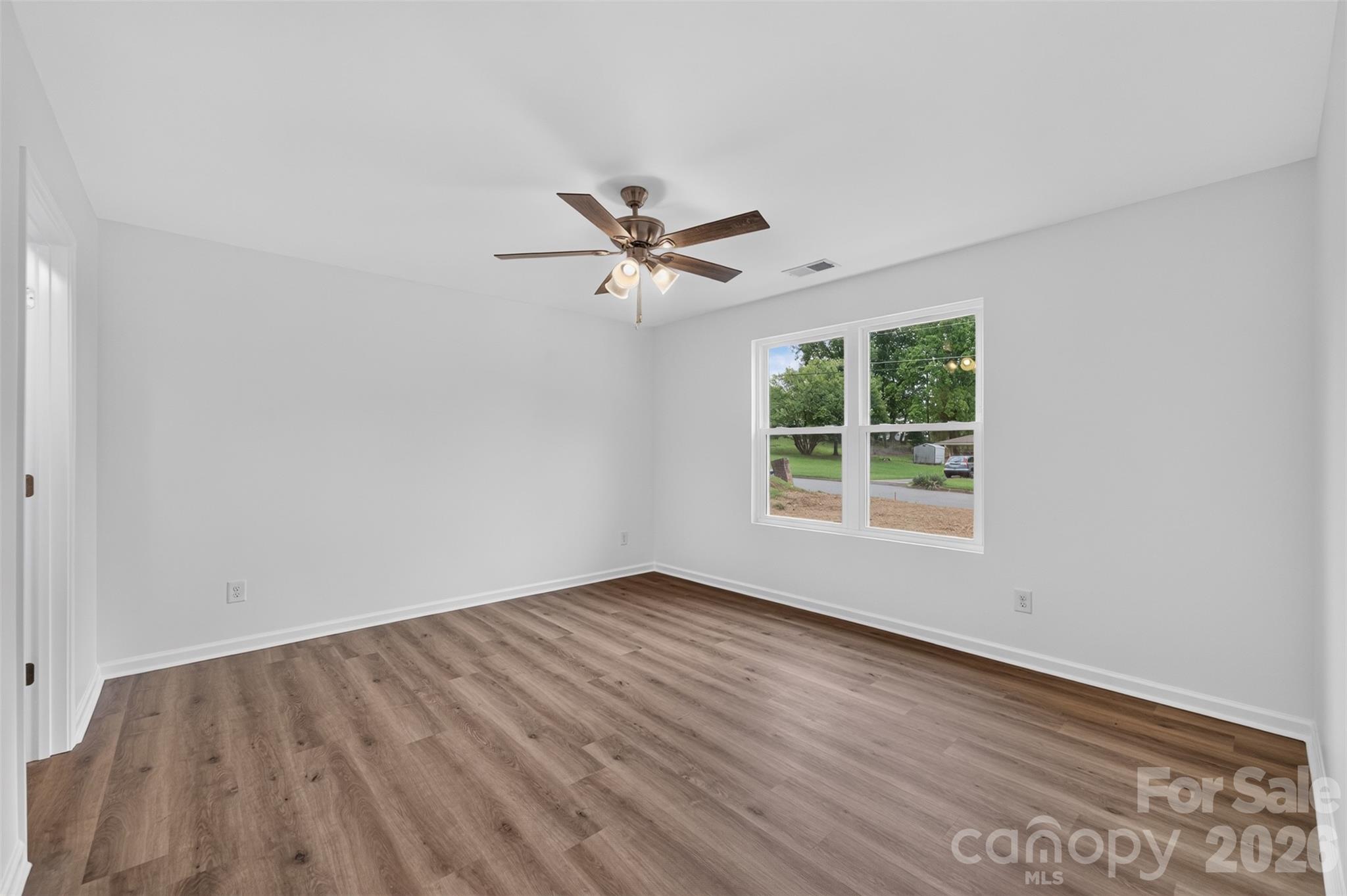 350 14th Avenue SW — Hickory