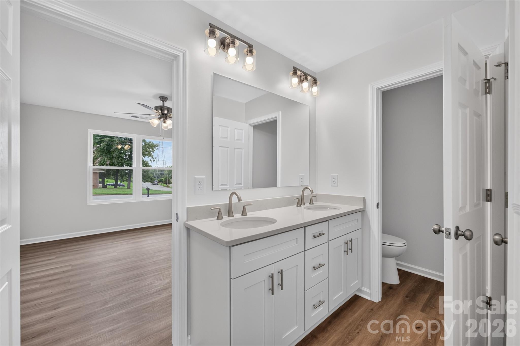 350 14th Avenue SW — Hickory