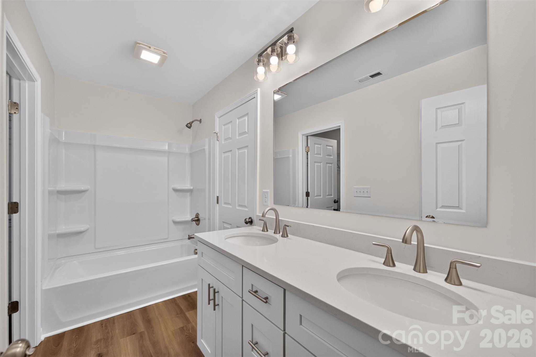 350 14th Avenue SW — Hickory