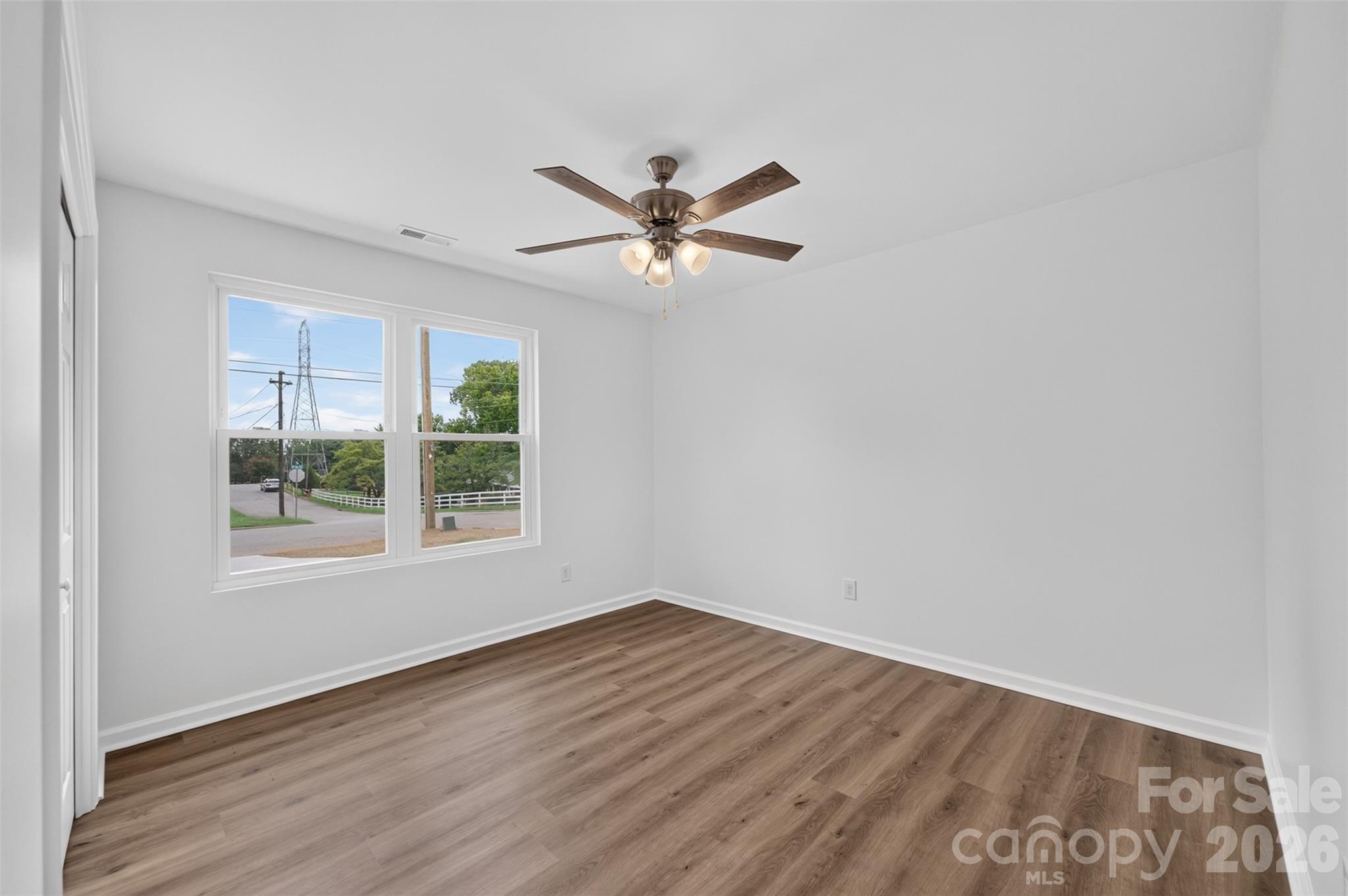 350 14th Avenue SW — Hickory