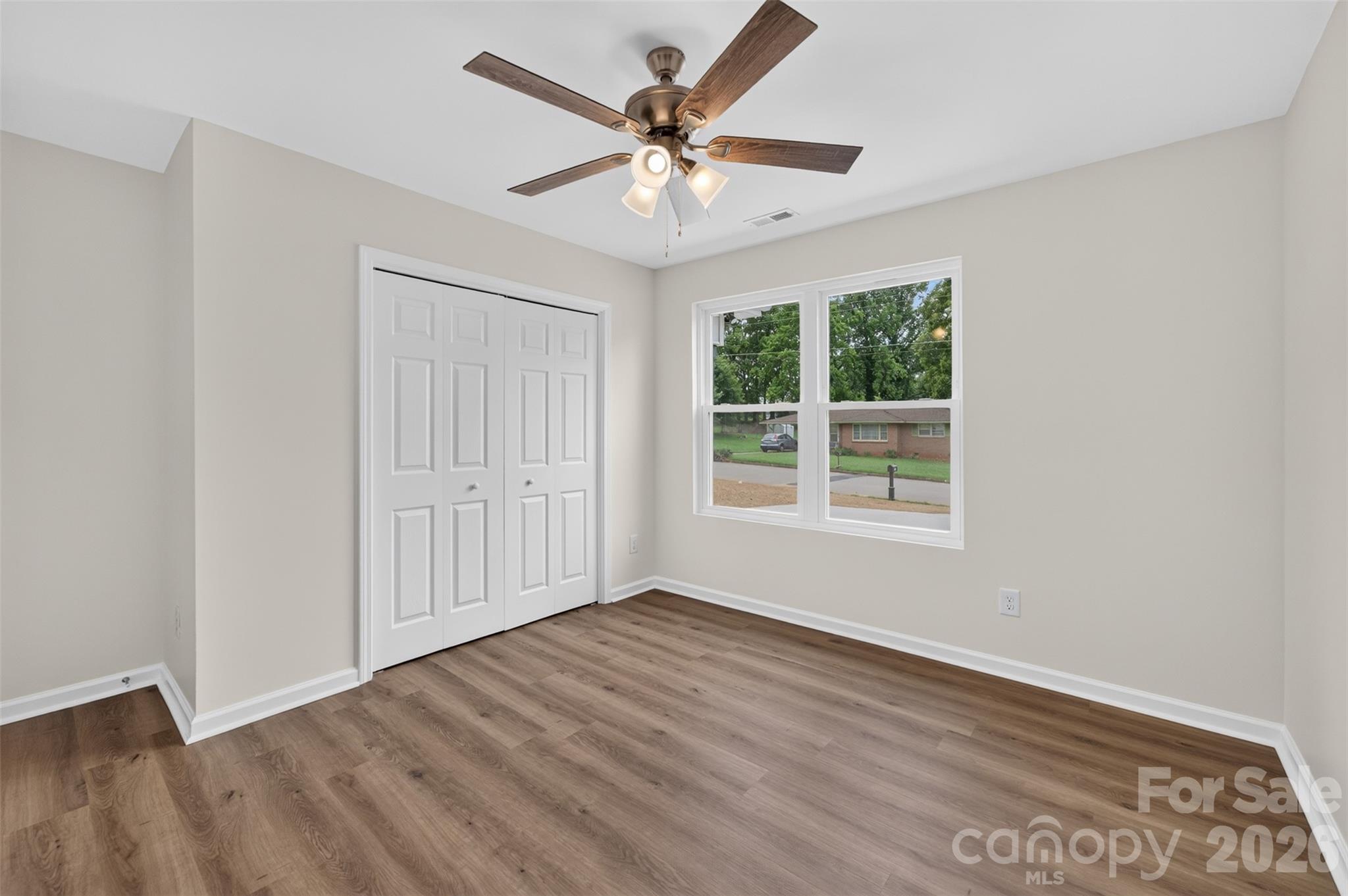 350 14th Avenue SW — Hickory