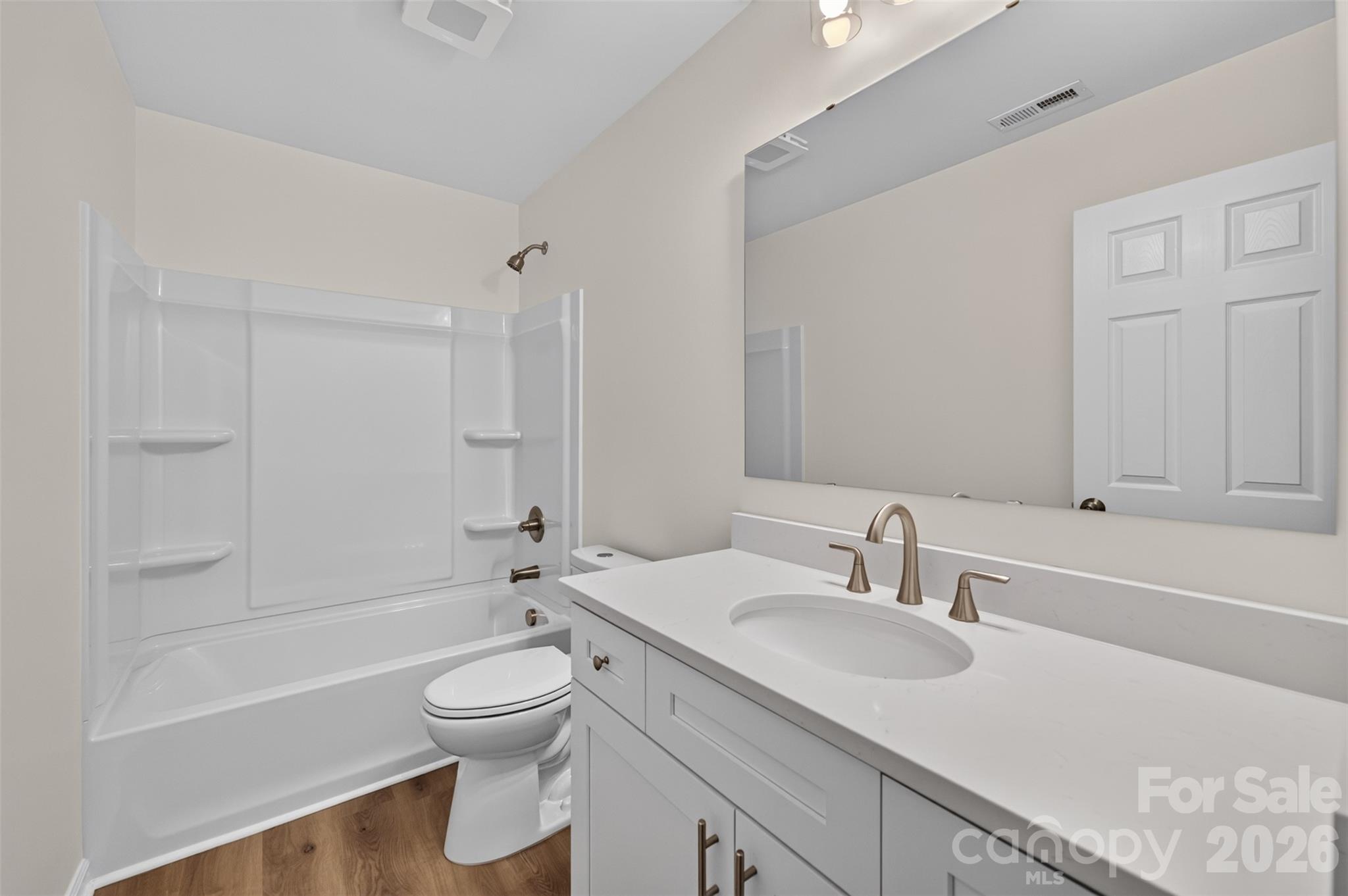 350 14th Avenue SW — Hickory