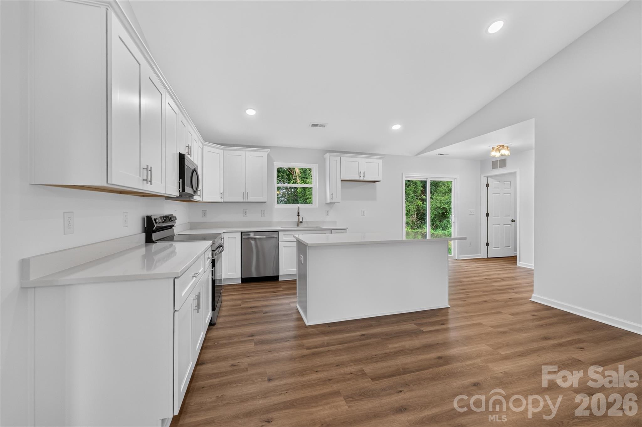 350 14th Avenue SW — Hickory
