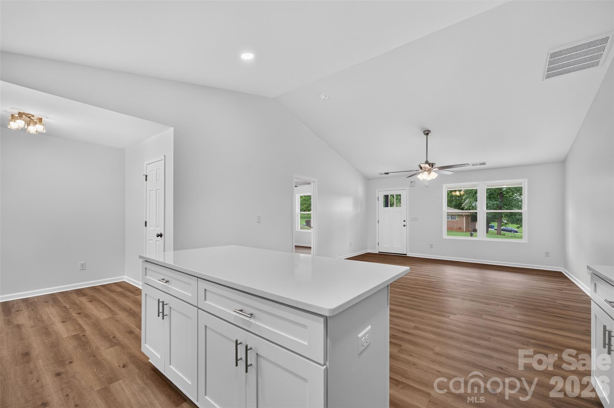 350 14th Avenue SW — Hickory
