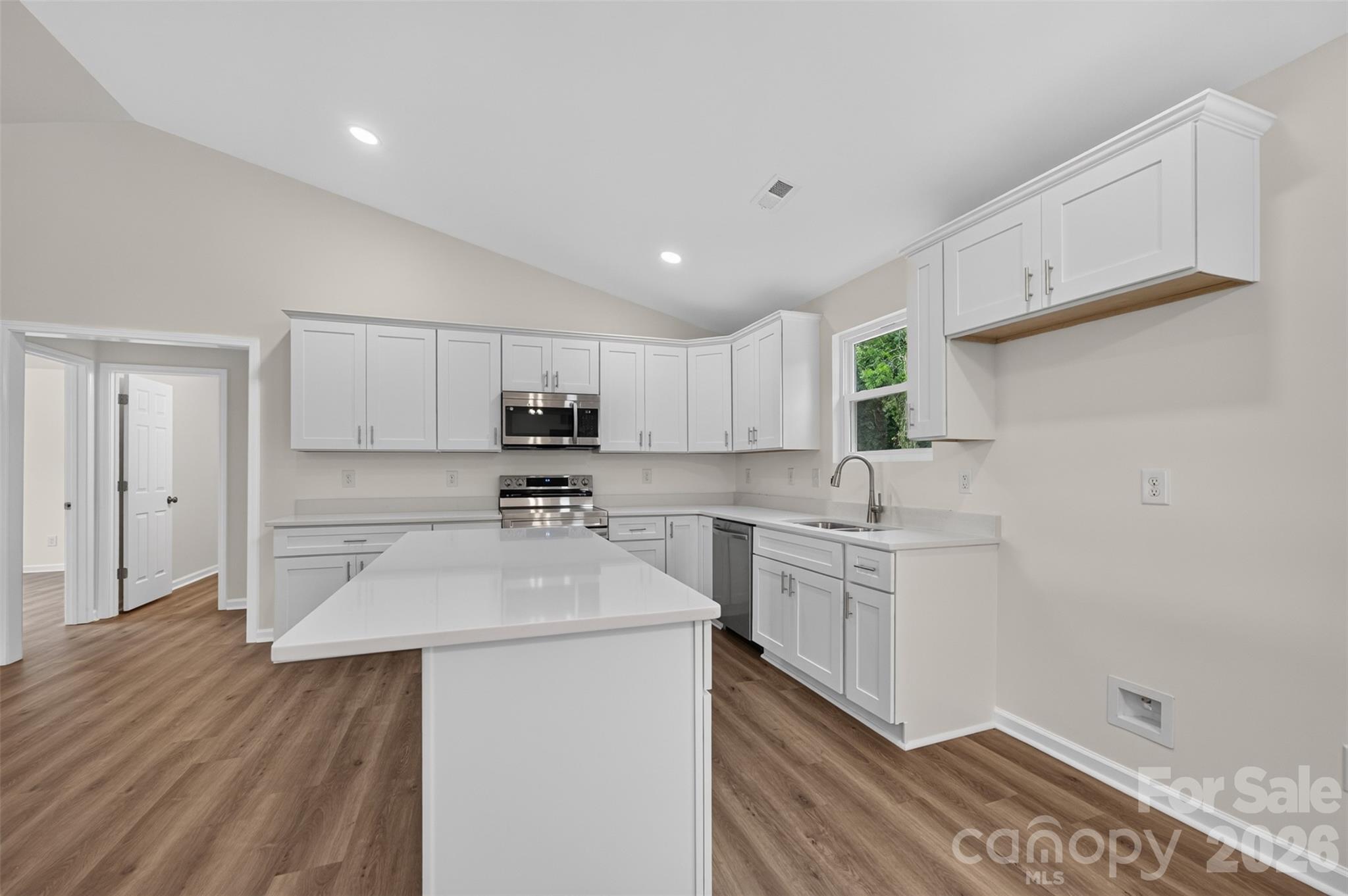 350 14th Avenue SW — Hickory