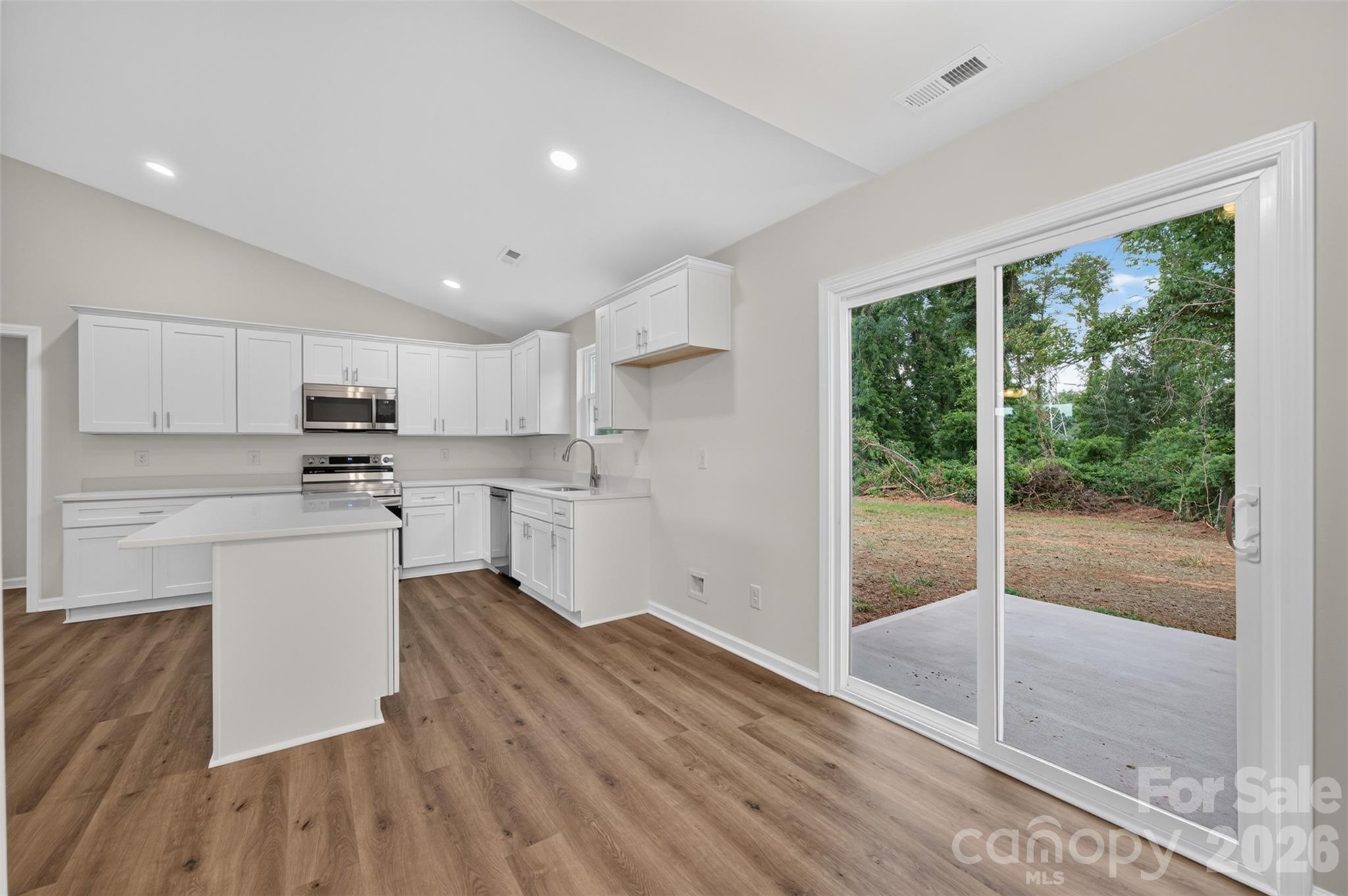 350 14th Avenue SW — Hickory