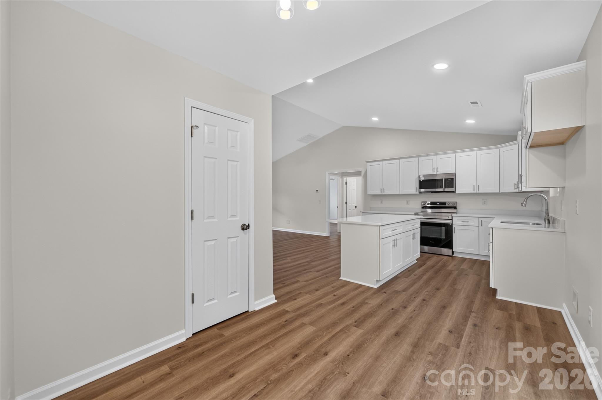 350 14th Avenue SW — Hickory