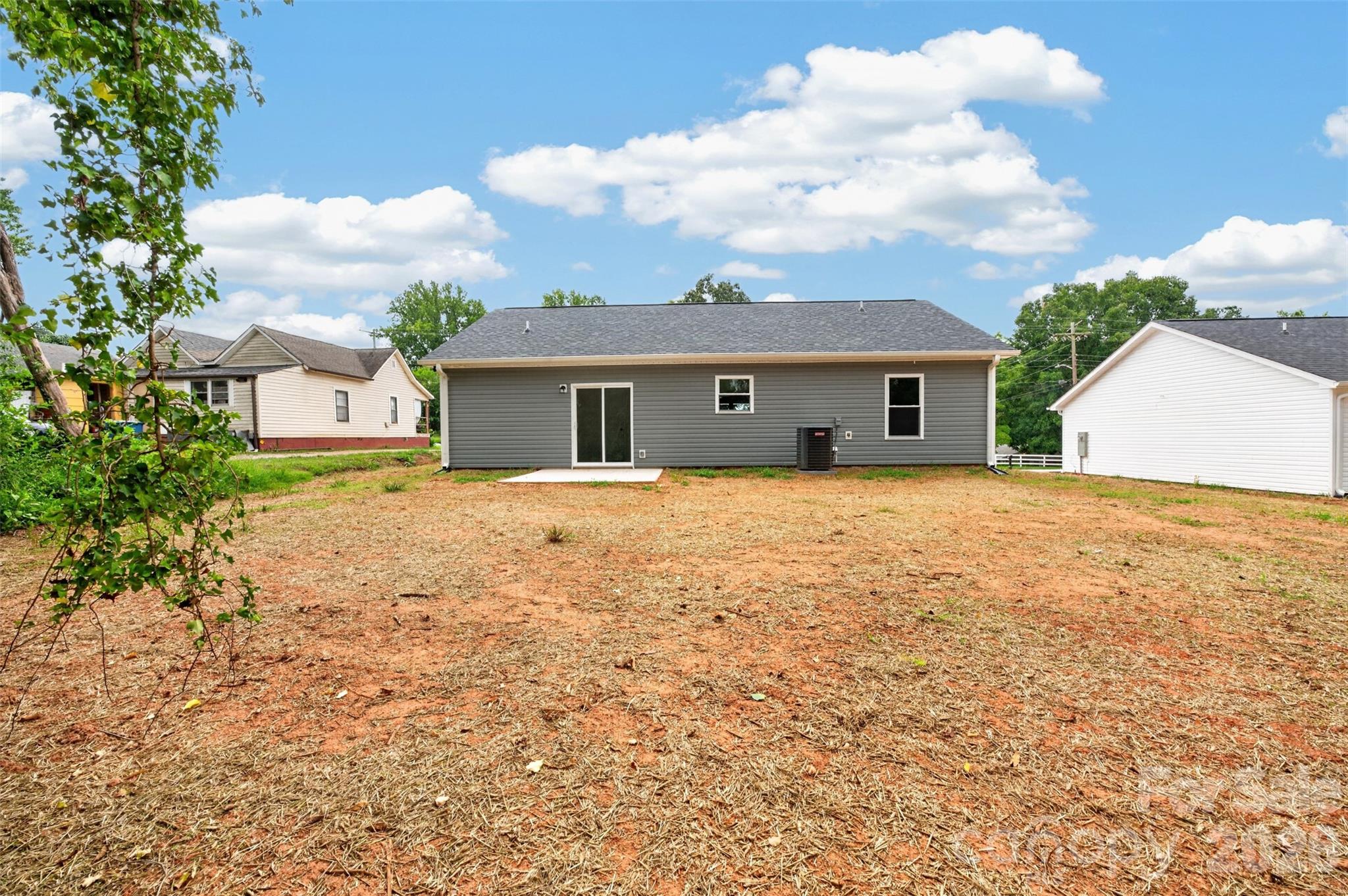 350 14th Avenue SW — Hickory