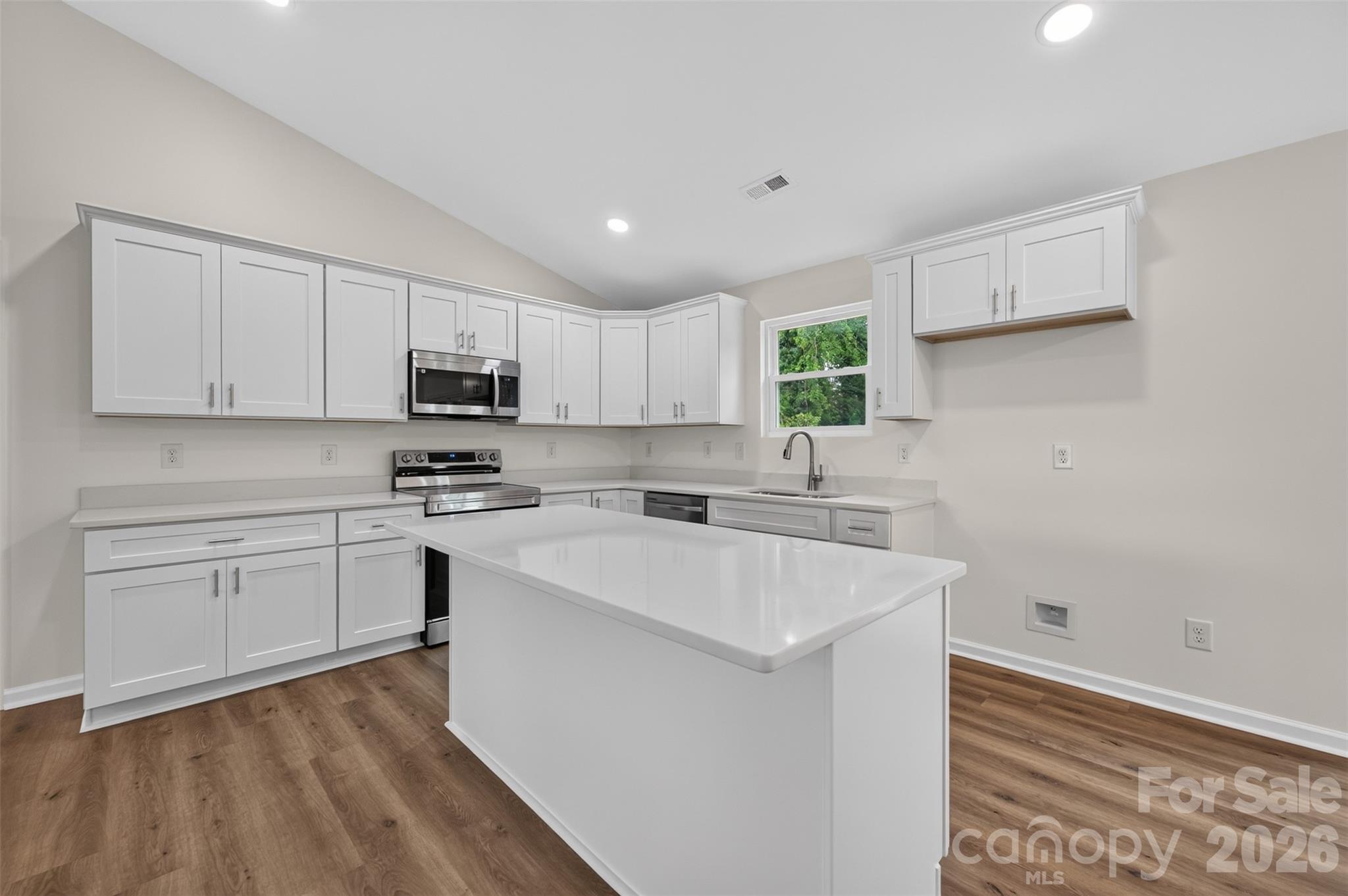 350 14th Avenue SW — Hickory