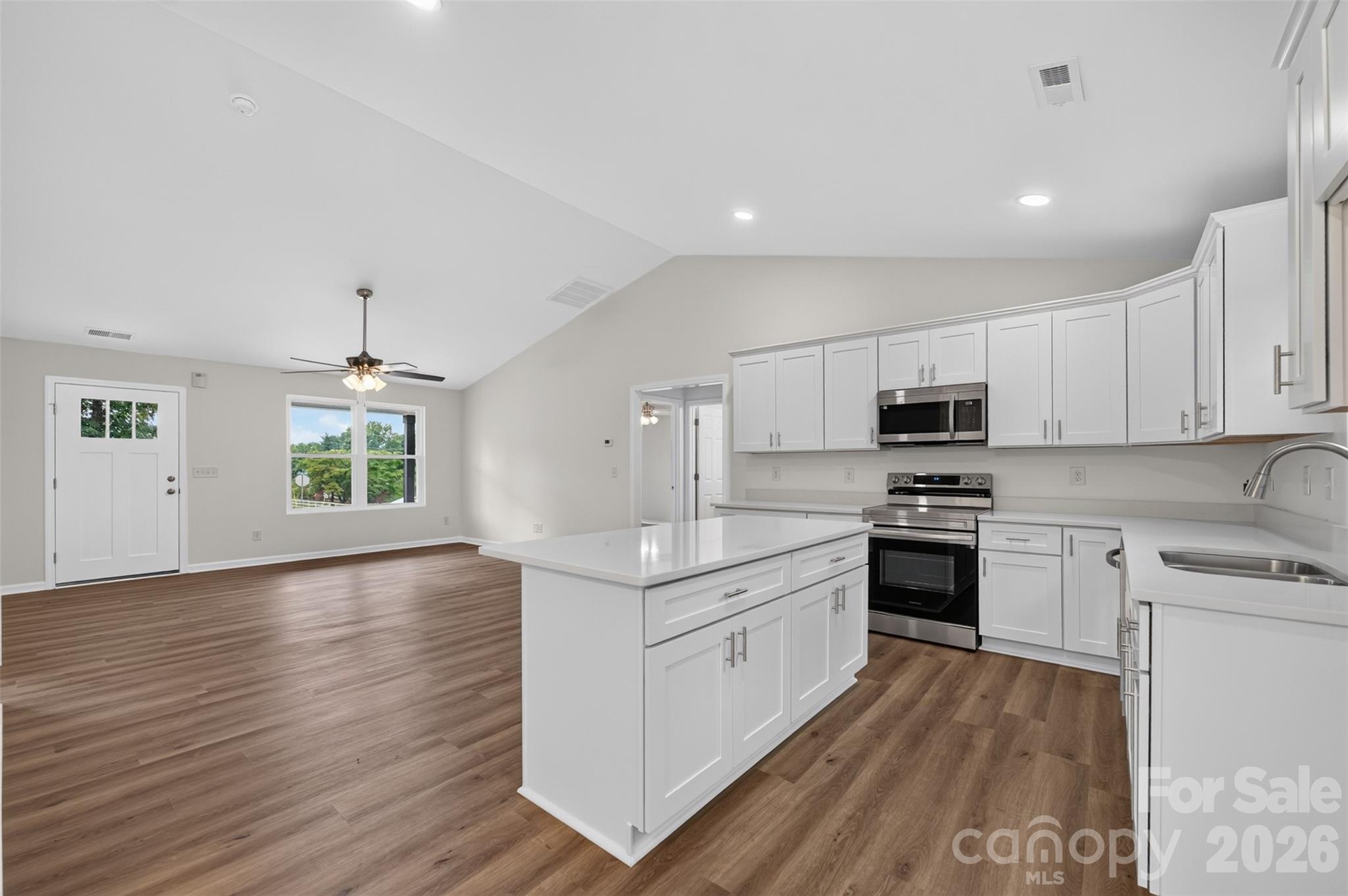 350 14th Avenue SW — Hickory
