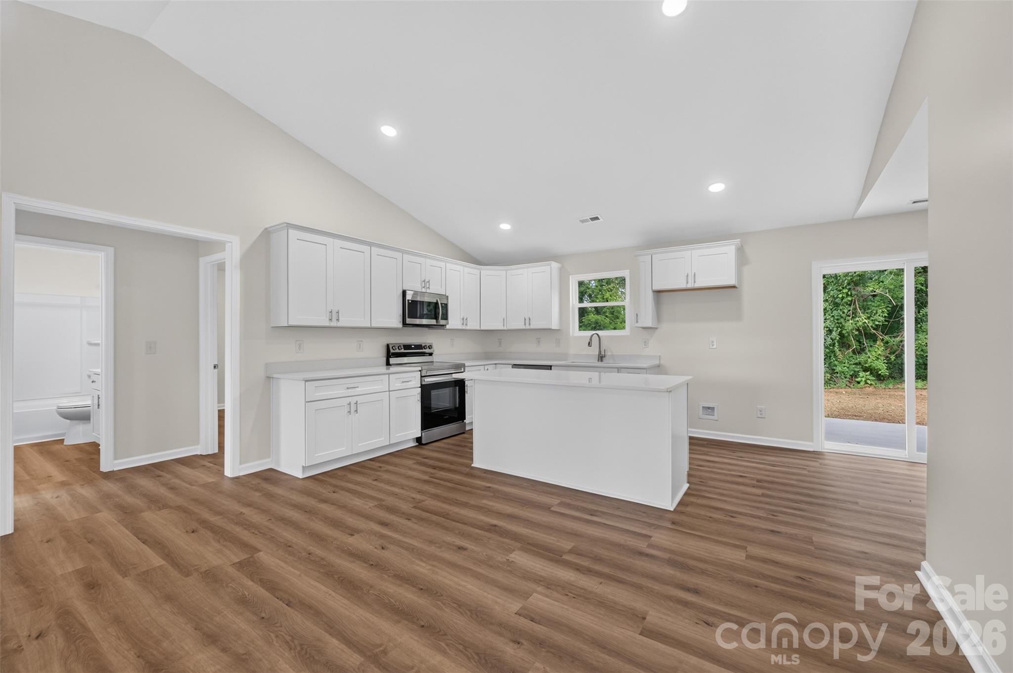 350 14th Avenue SW — Hickory