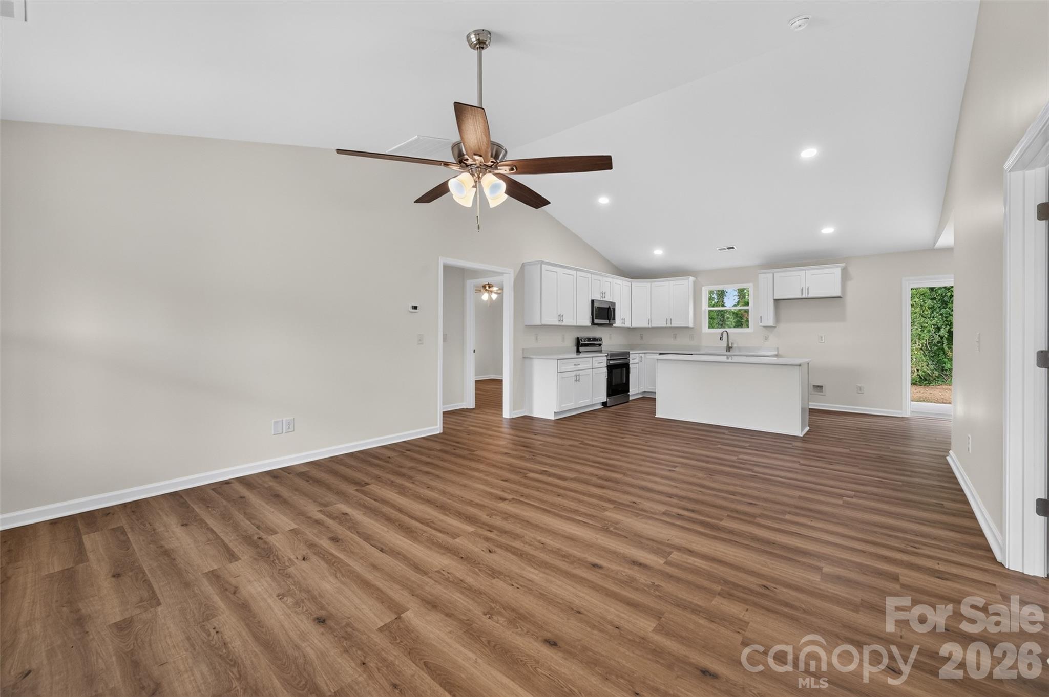 350 14th Avenue SW — Hickory