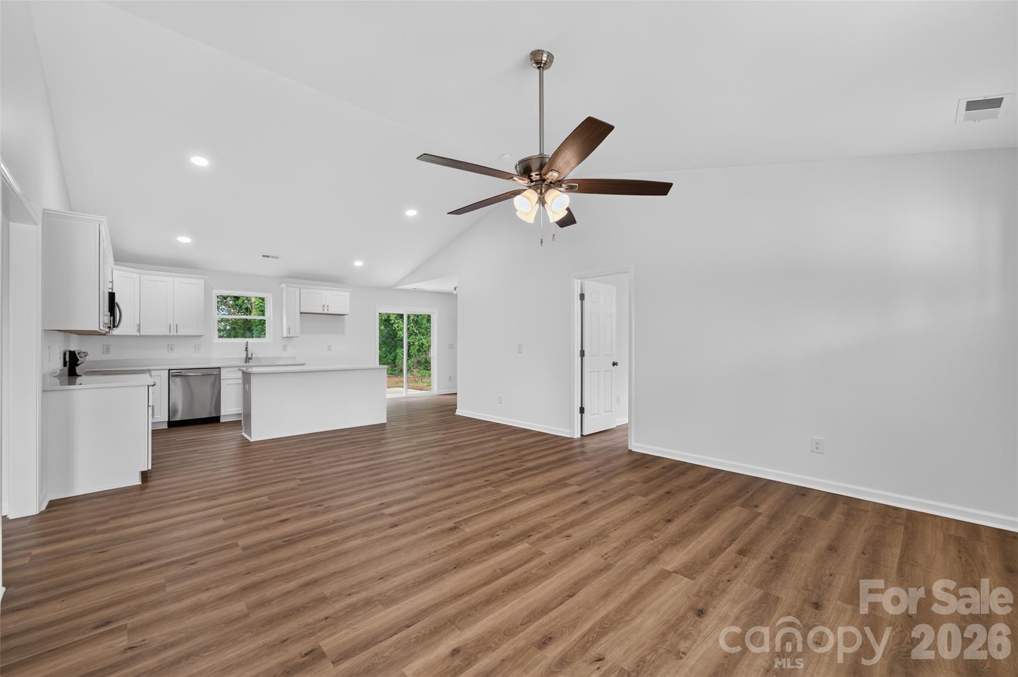 350 14th Avenue SW — Hickory
